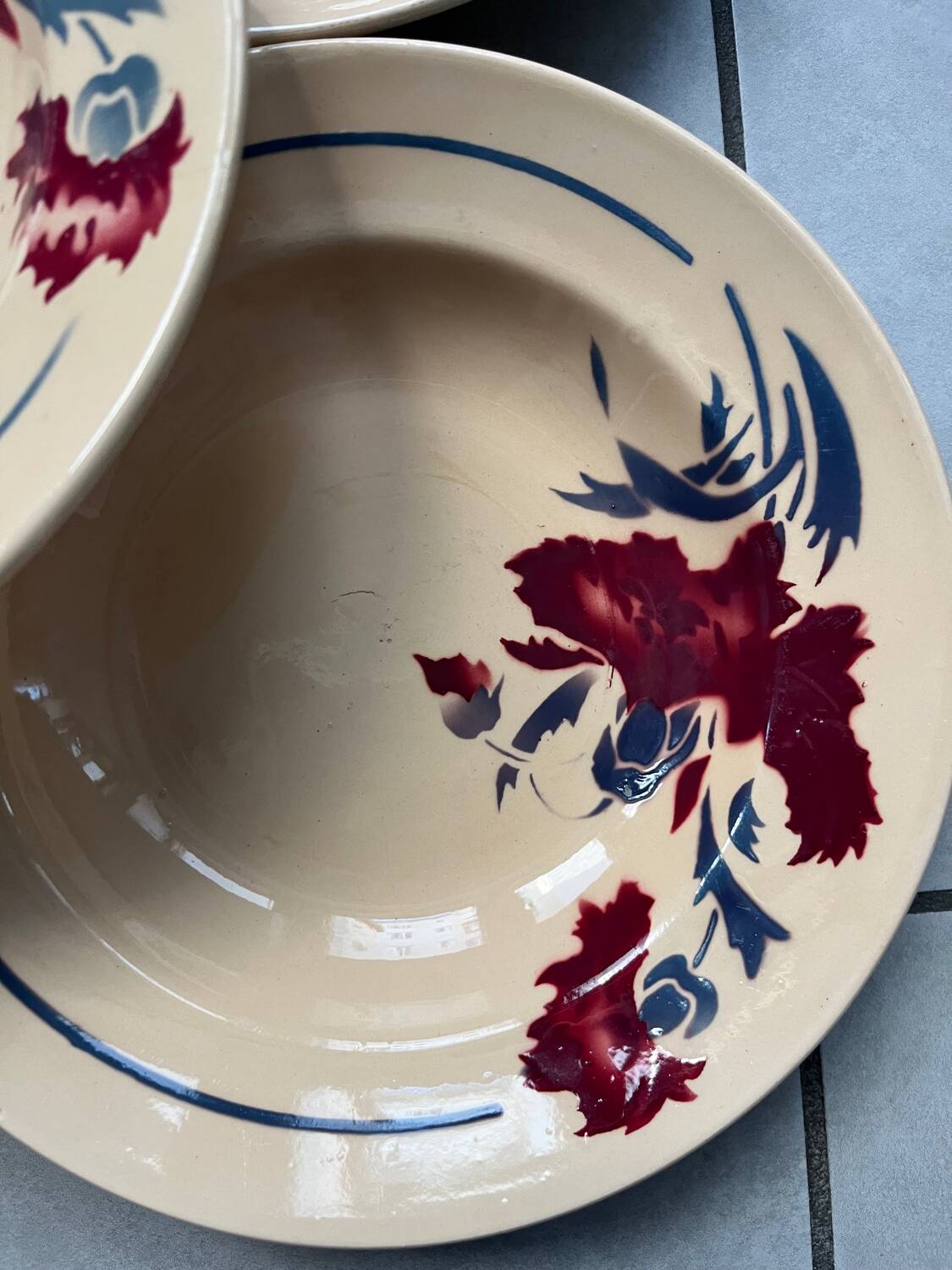 Set of 5 "Annie" Luneville eyelet plates.