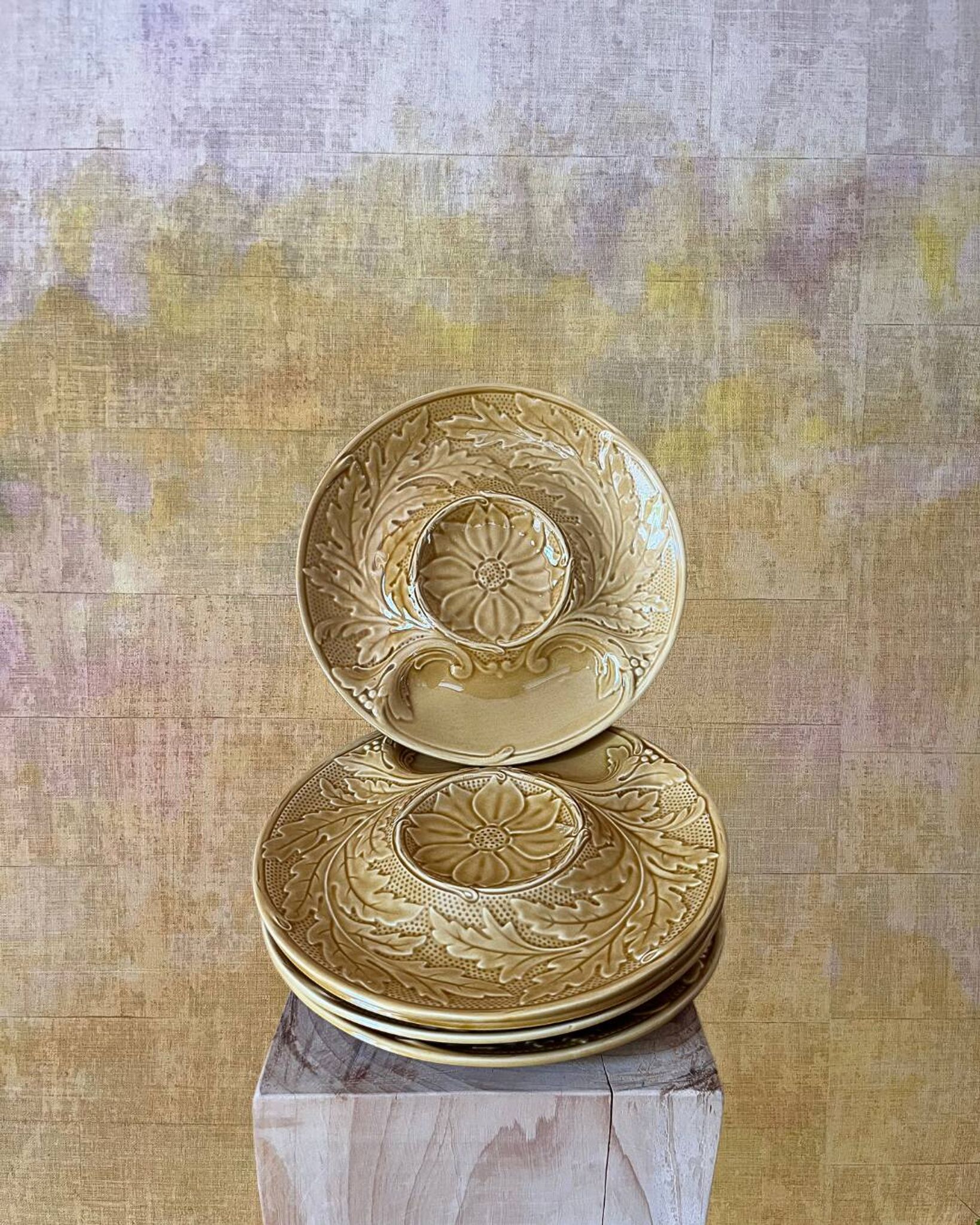 Set of 5 Gien artichoke plates – Golden yellow barbotine