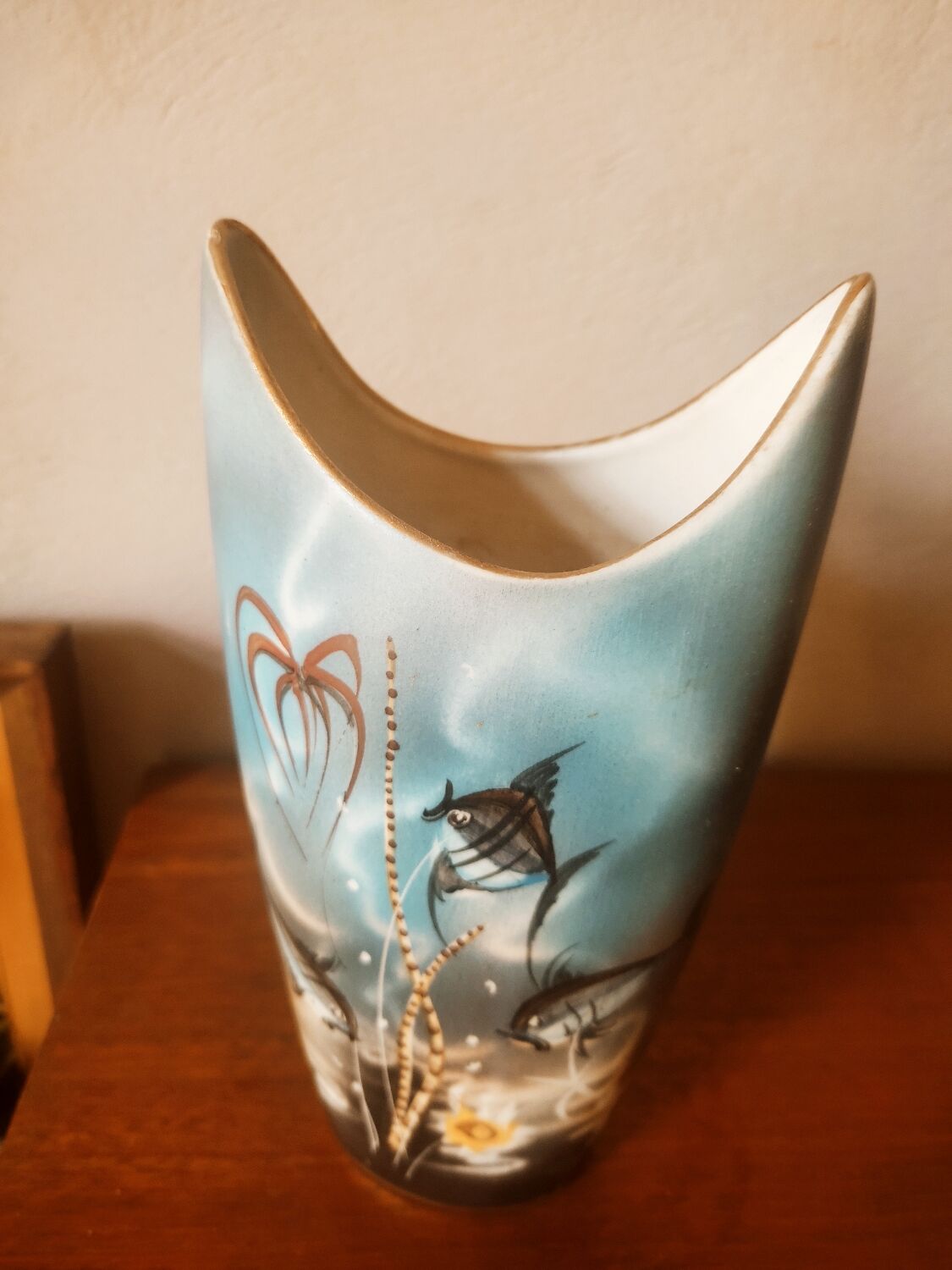 Free-form marine decoration vase