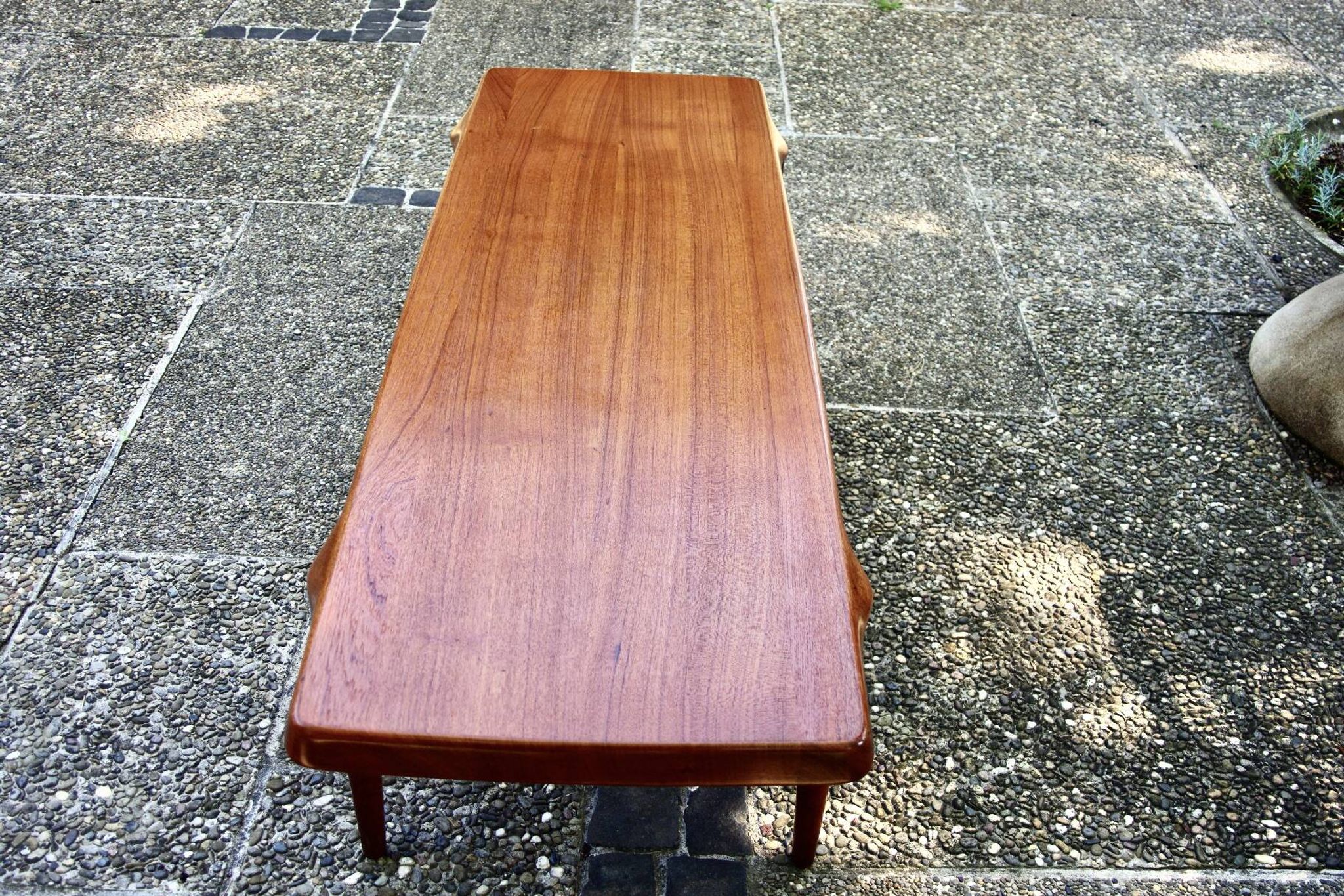 Table basse vintage revtangulaire en teck massif de john boné danemark 1960