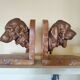 Paire de serres livres têtes de chiens en régule sur plaque de marbre, signé Lecourtier - sculptures