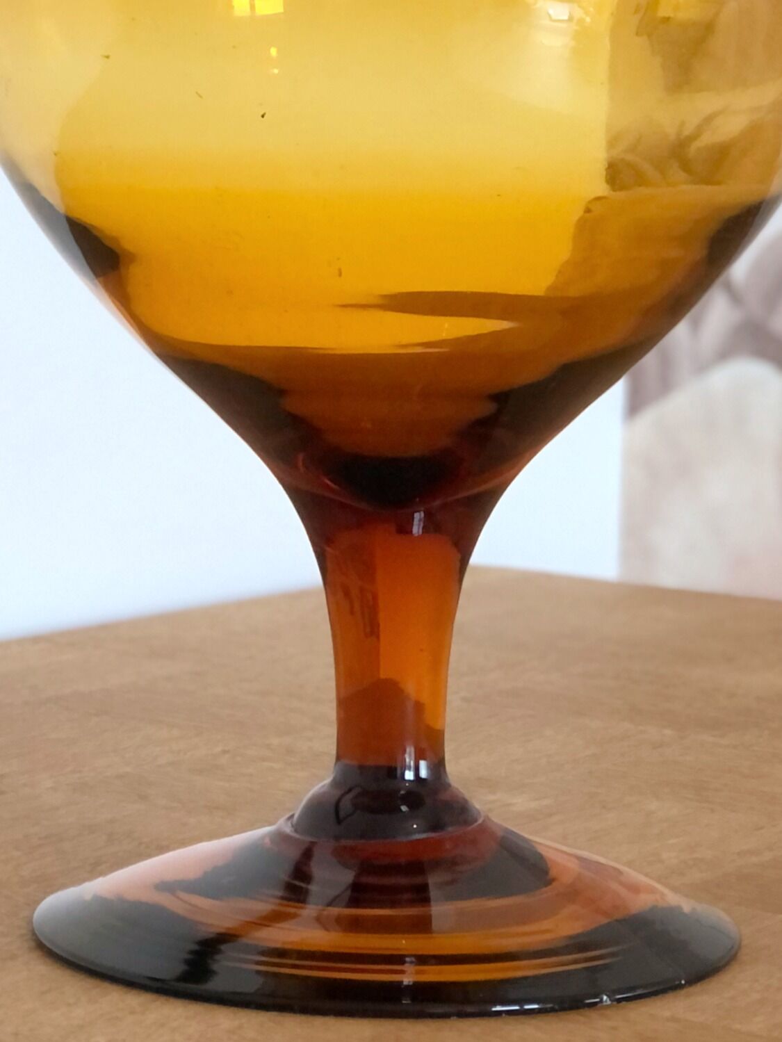 Vase couleur orange marbré