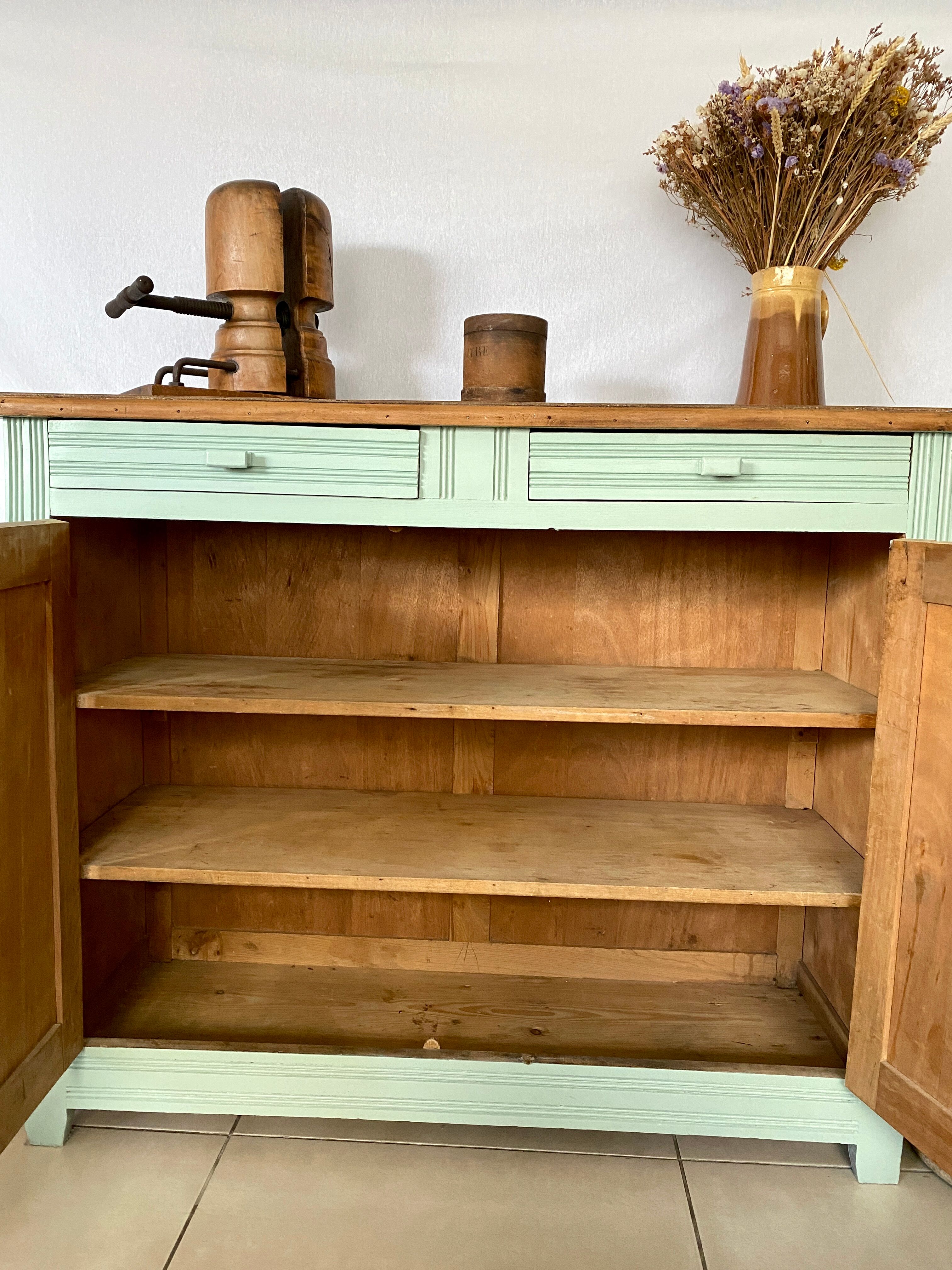 Green Parisian buffet mint