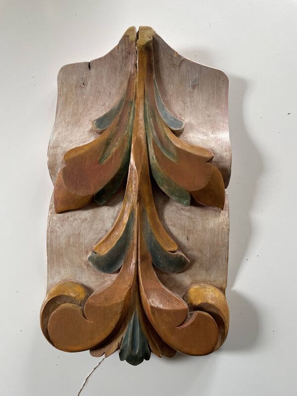 Panneau ancien en bois sculpté au décor de feuillage