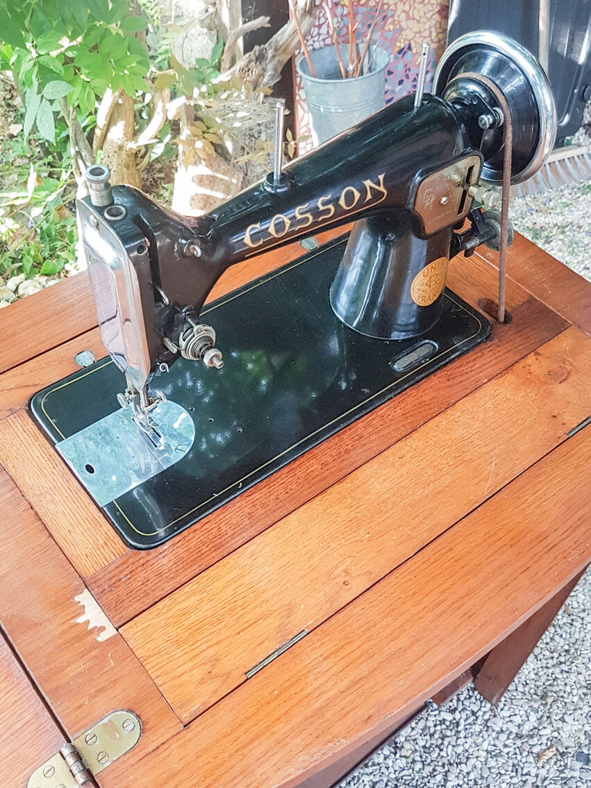 Machine à coudre Cosson intégré dans un meuble en bois 1940 | Selency