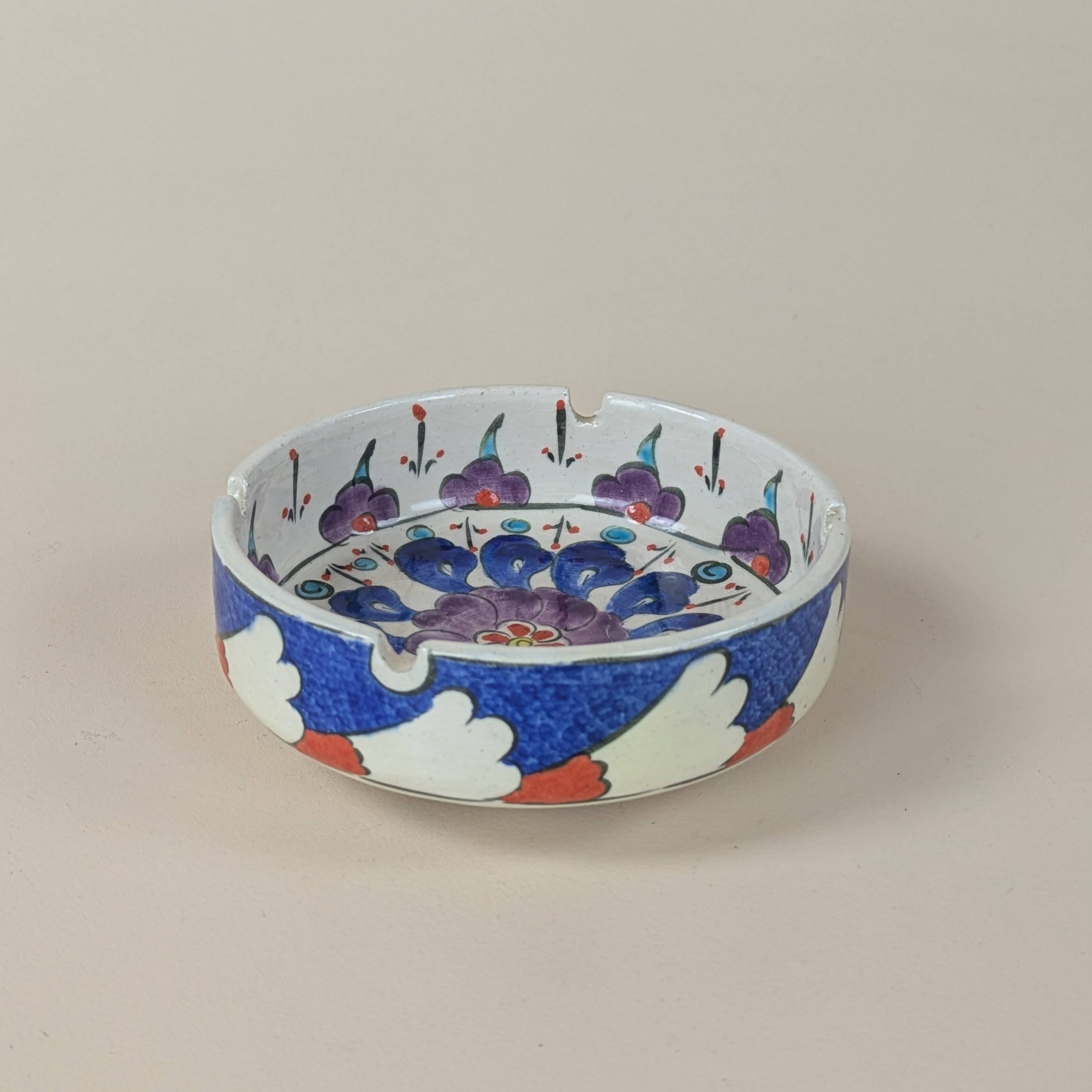 Cendrier céramique peint main motif floral vintage décoration bleu