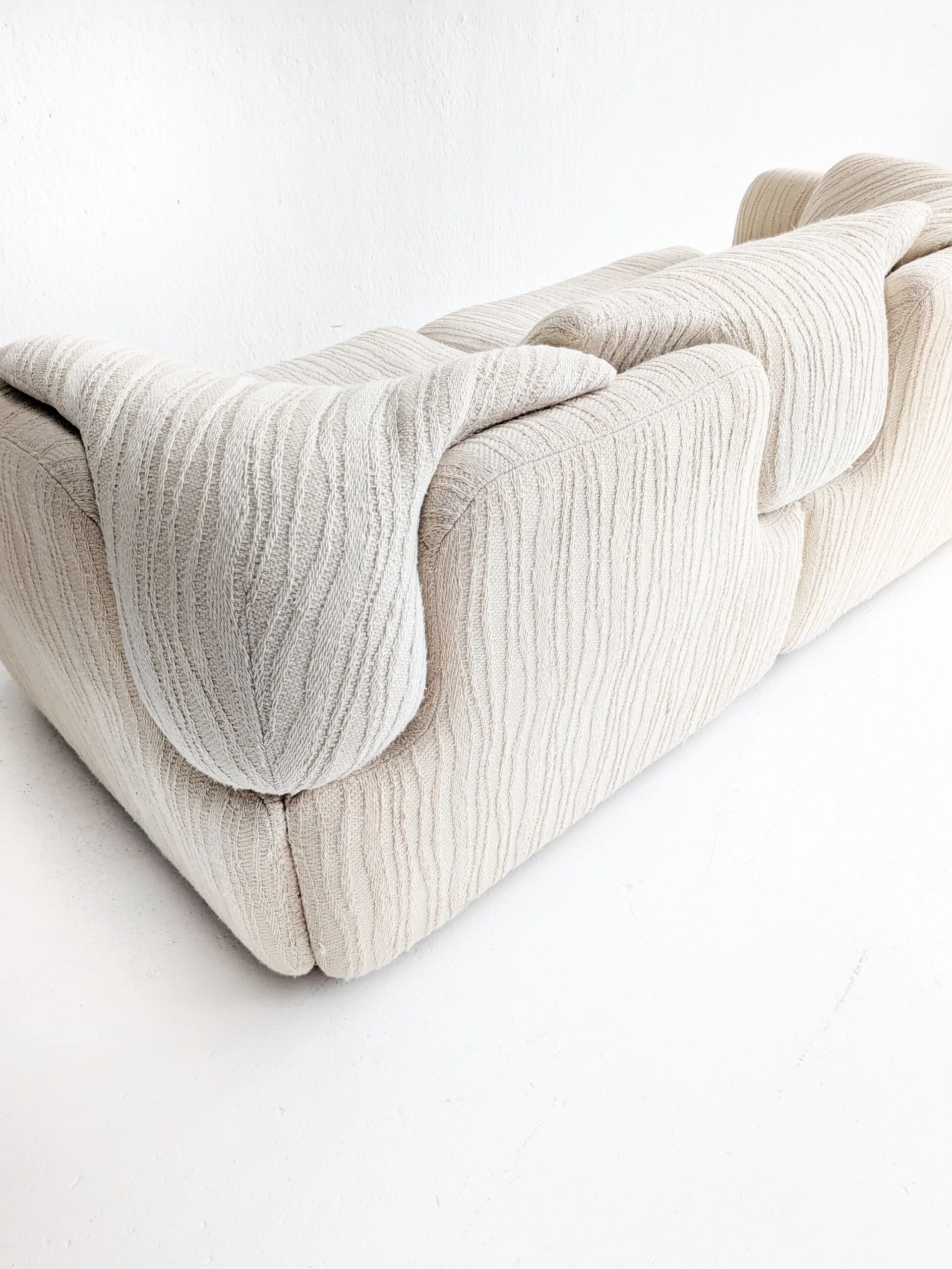 'Confidential' sofa by Alberto Rosselli for Saporiti 1970s
