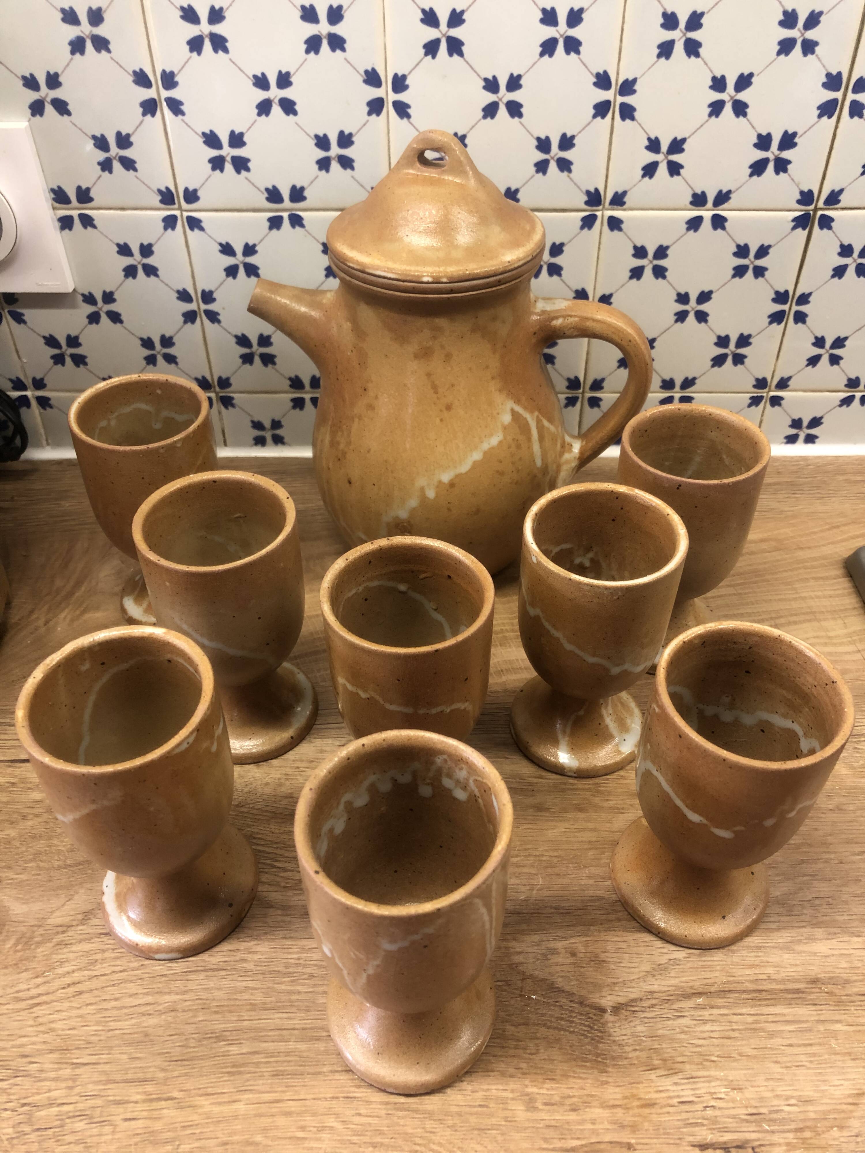 Teapot with its 8 mazagrans