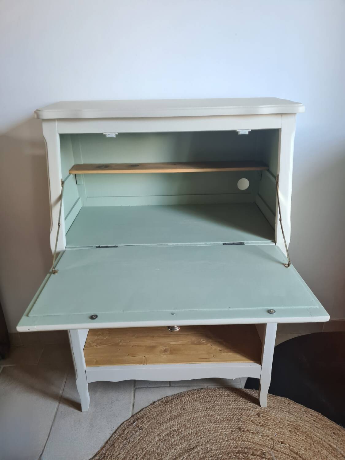 Restored secretary, 1980s