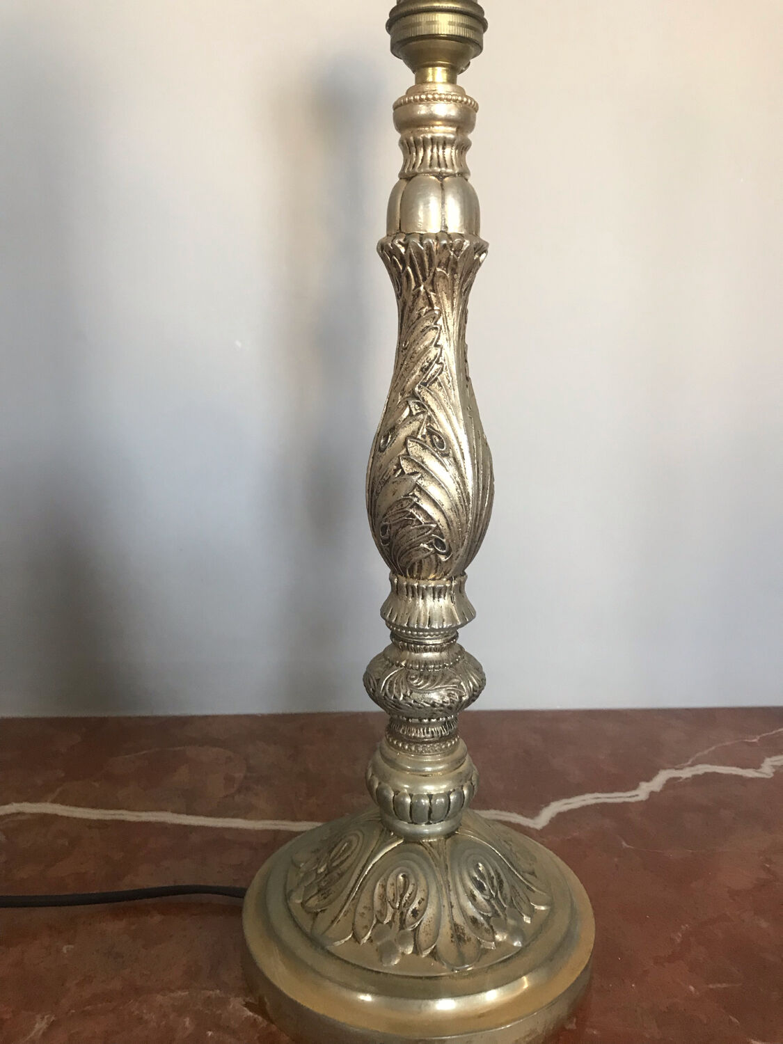 Pied de lampe de chevet joliement décoré