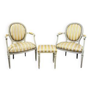 Paire De Fauteuils Médaillon