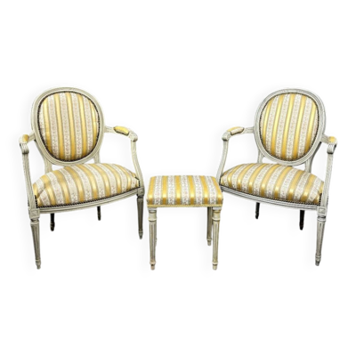Paire De Fauteuils Médaillon Style Louis XVI Avec Repose-pieds, XXe Siècle