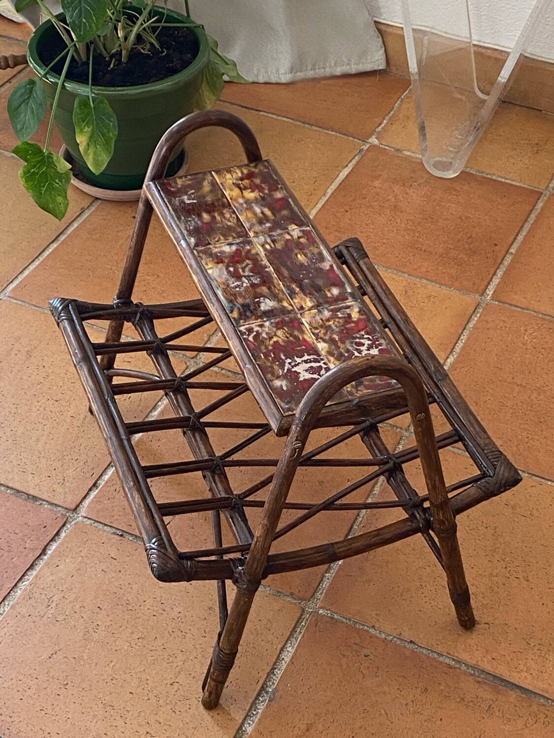 Rattan magazine rack, shelf with ceramic tiles R. Capron