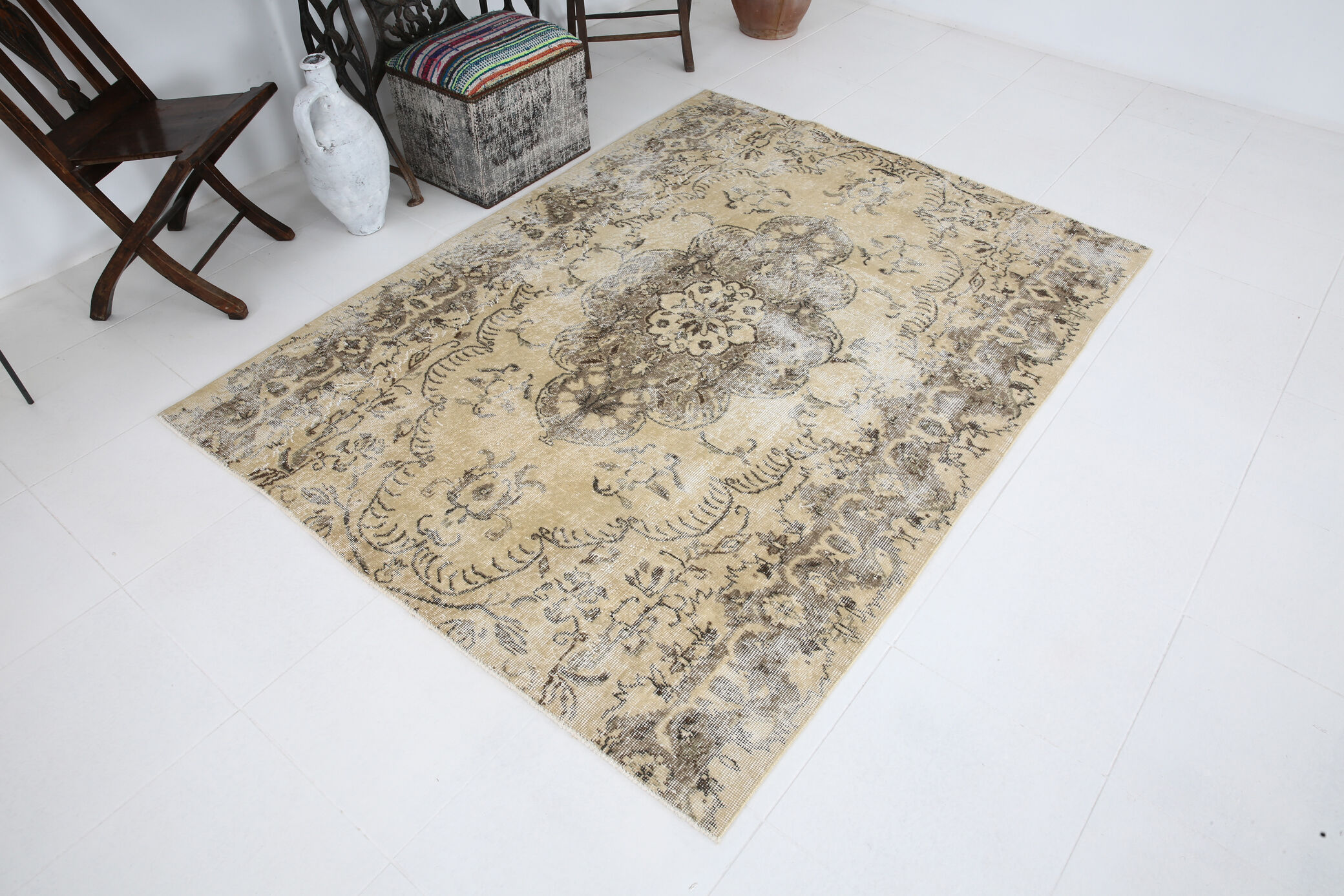 Classic beige & brown vintage rug, 211x155 cm