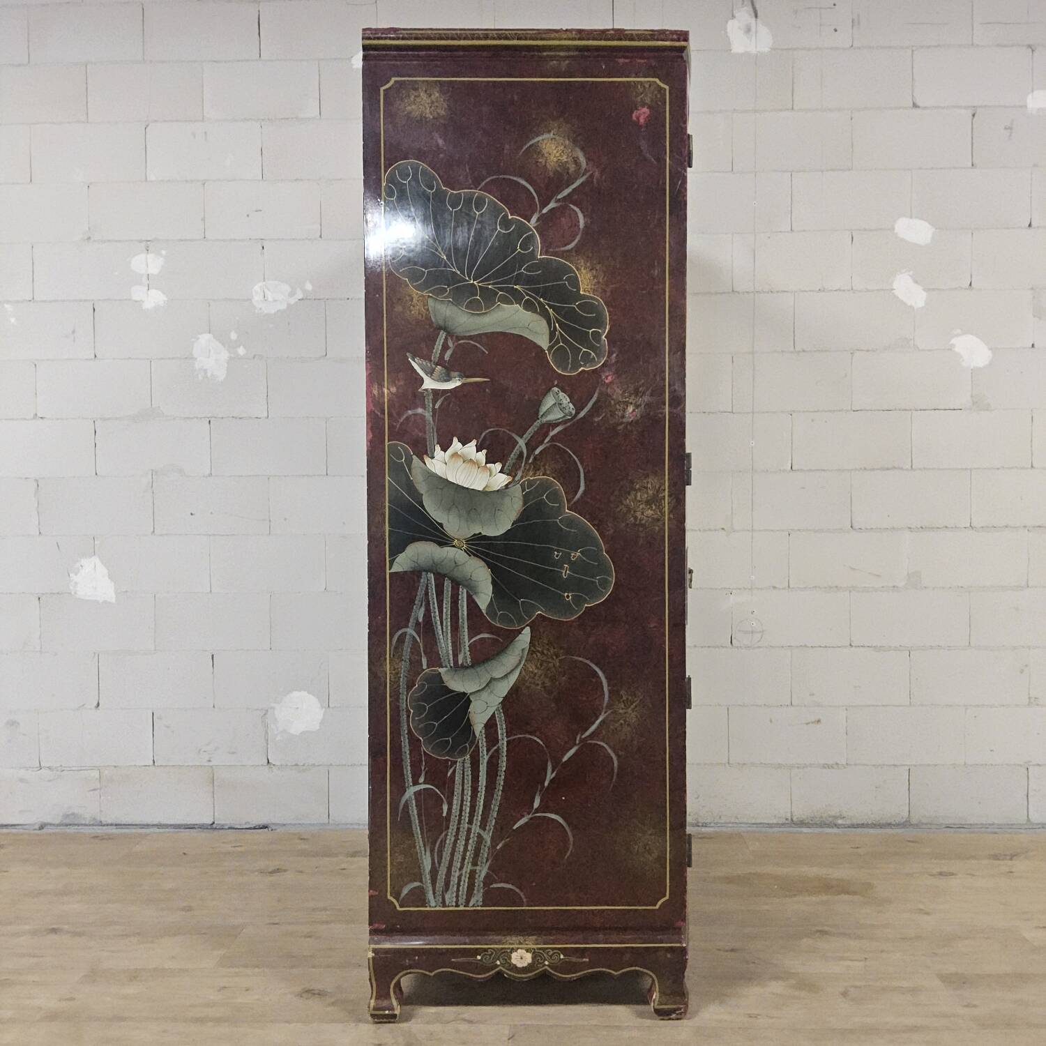 Cabinet chinois / oriental vintage avec feuille d'or / scène traditionnelle