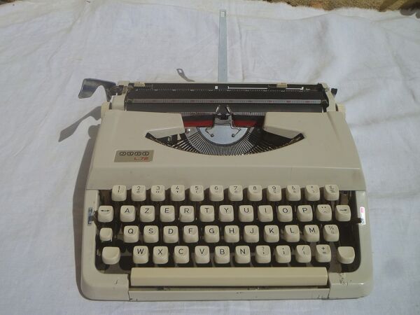 Machine à écrire Japy L72 vintage