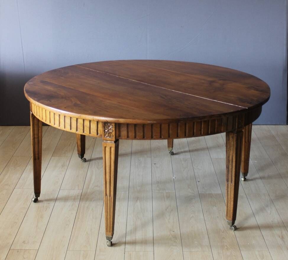 Louis XVI belt table with extensions in walnut, 19th century.