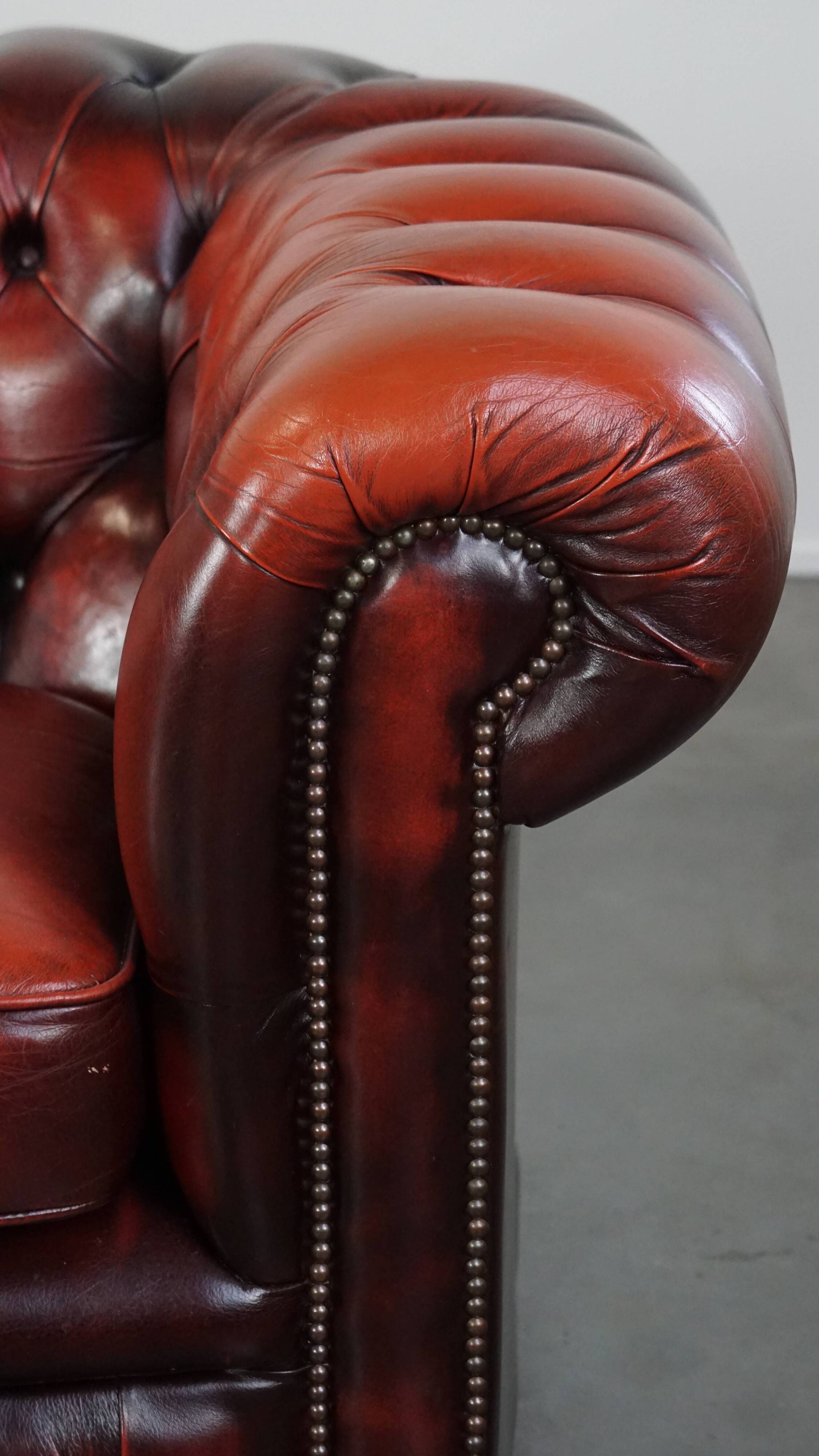 Spacious red English 2.5-seater cowhide leather chesterfield sofa