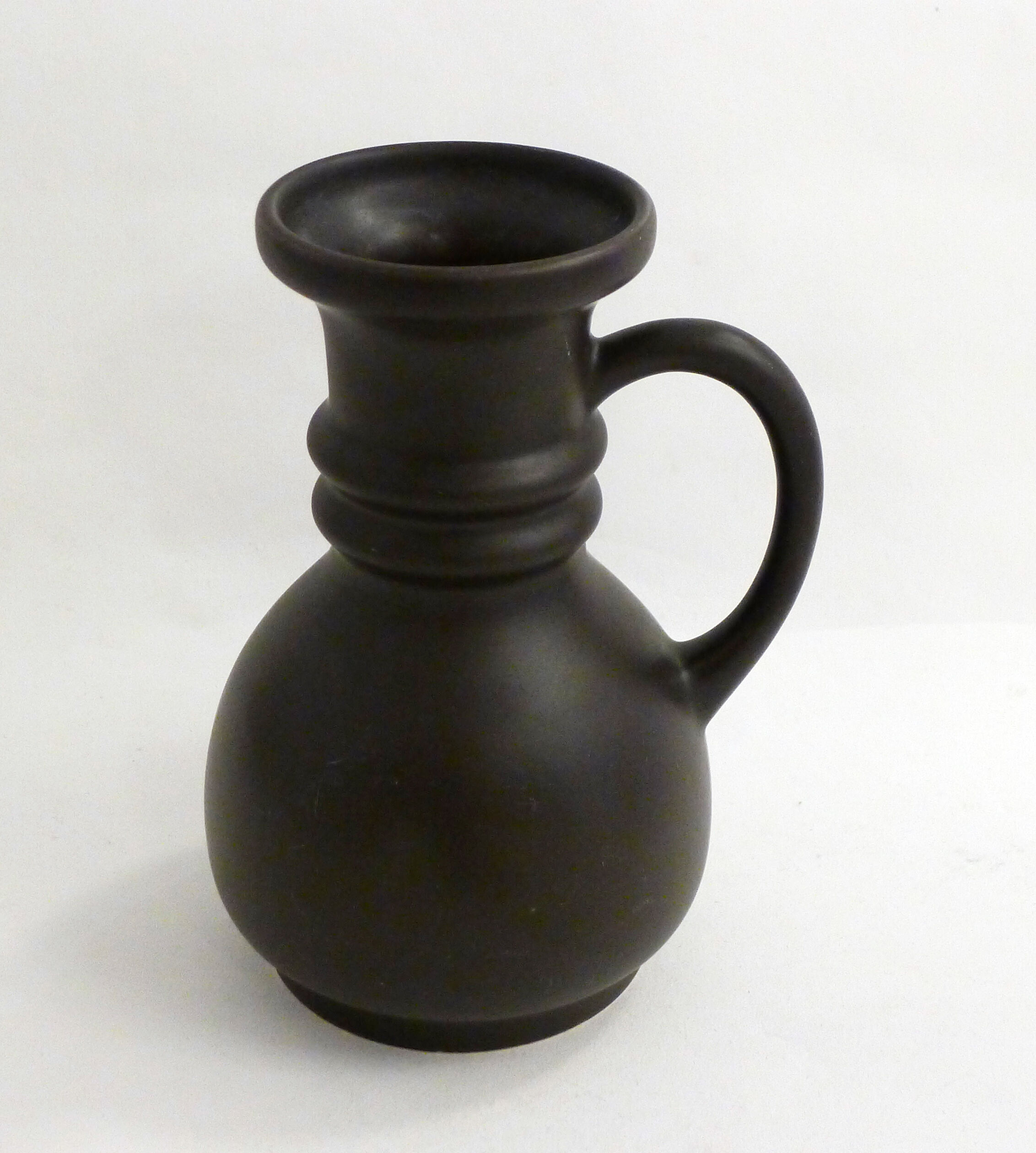Small vase pitcher matte, by Gouda Holland