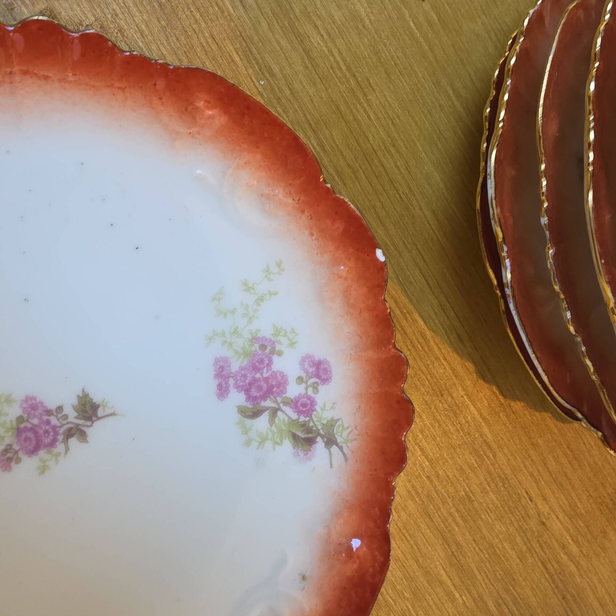 10 scalloped plates in French porcelain