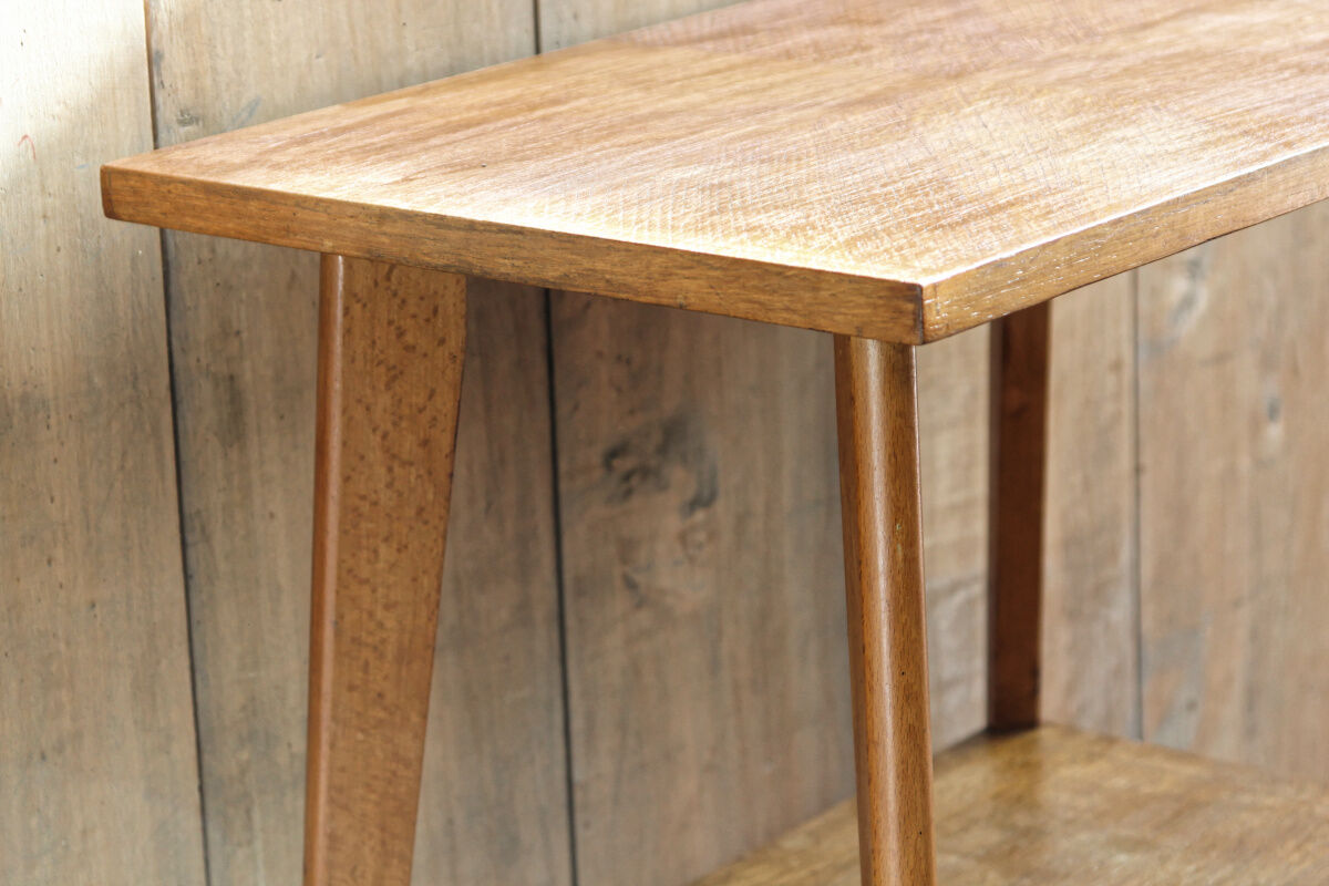 Desserte scandinave en bois pieds compas