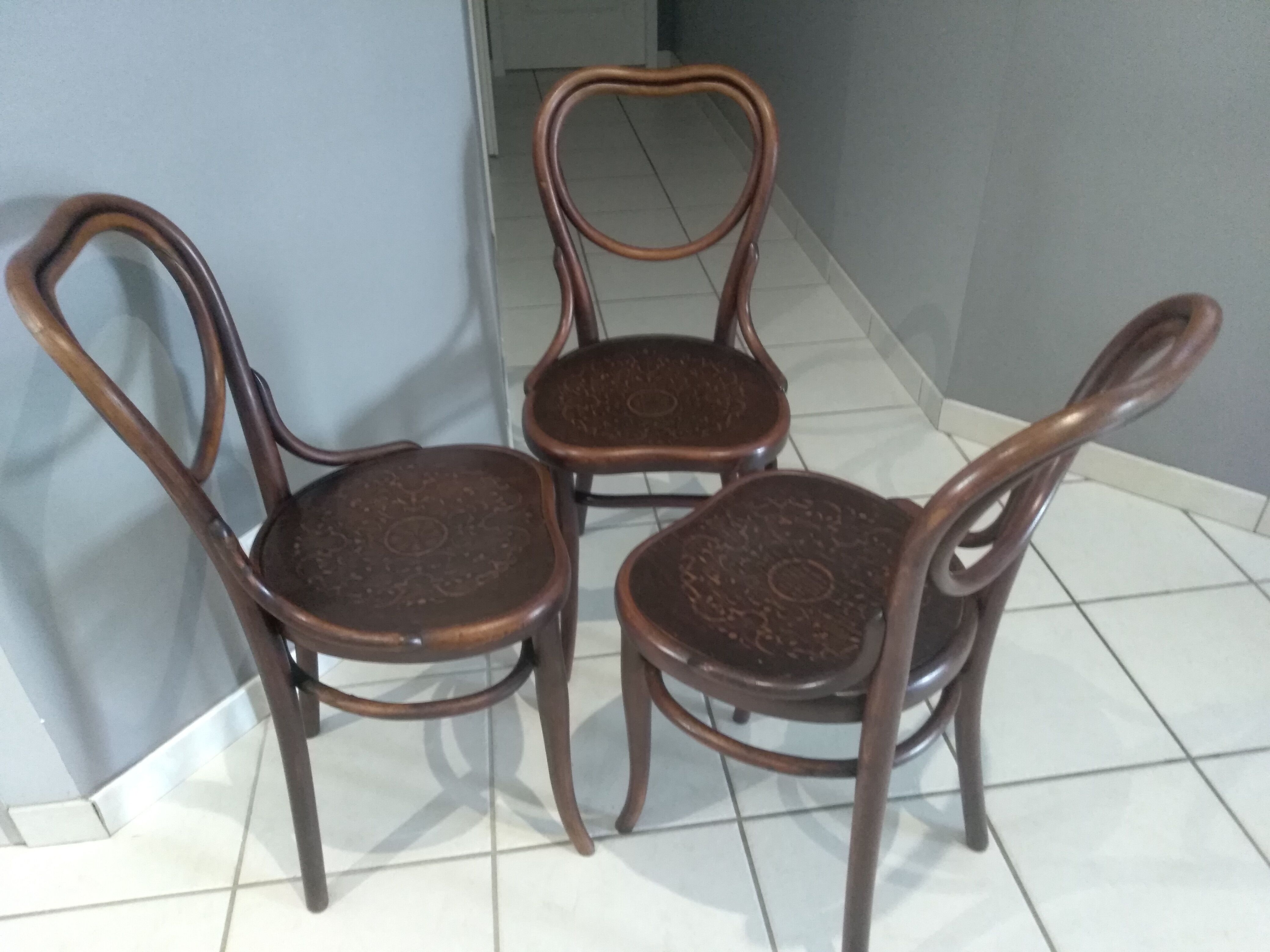 Suite of 3 chairs bistrot Thonet model heart n 28 around 1900