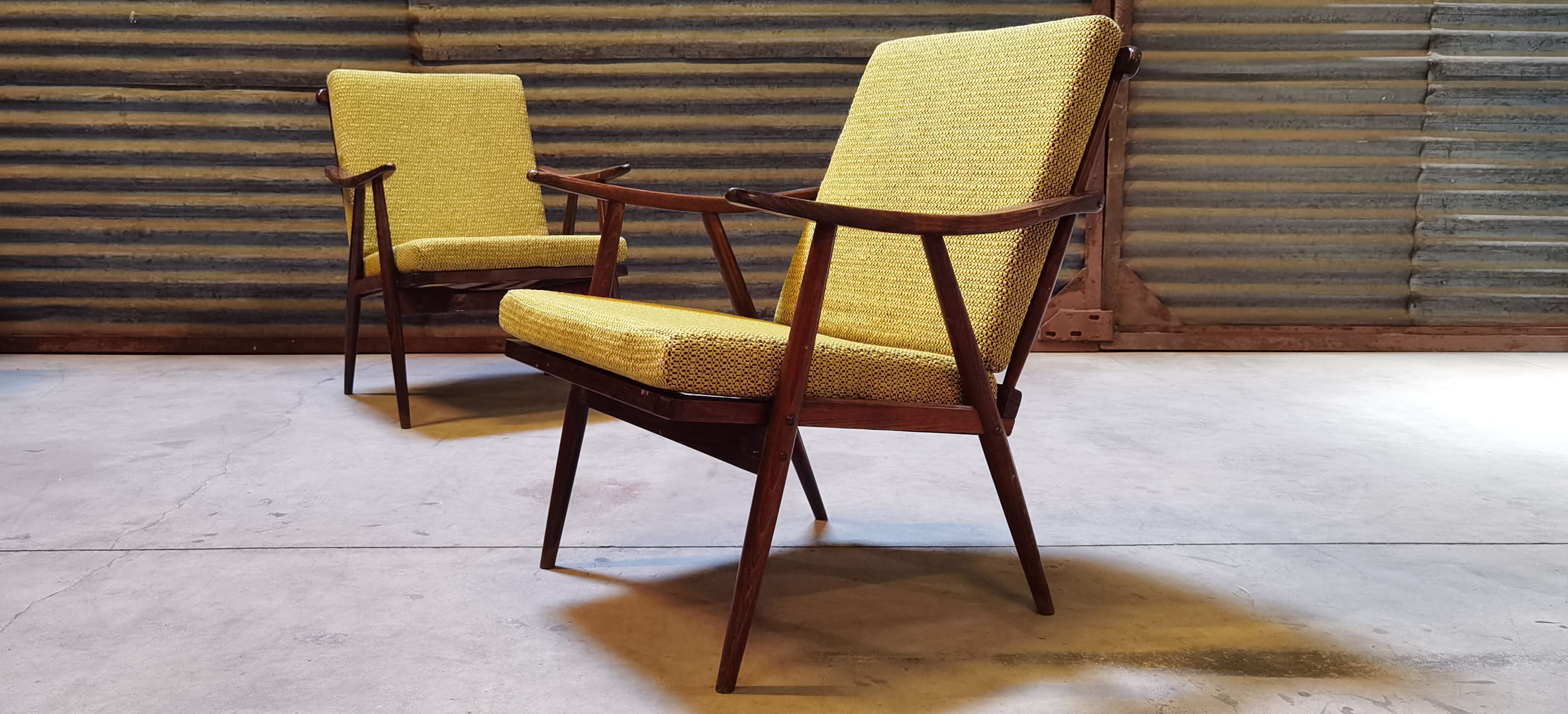 Pair of boomerang armchairs TON Bystřice (Thonet) by Antonin Suman 1960