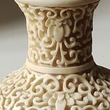 Chinese Baluster Vase. In beige cinnabar lacquer. Dimensions: 17 x 9 cm