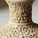 Vase balustre chinois en laque de cinabre beige