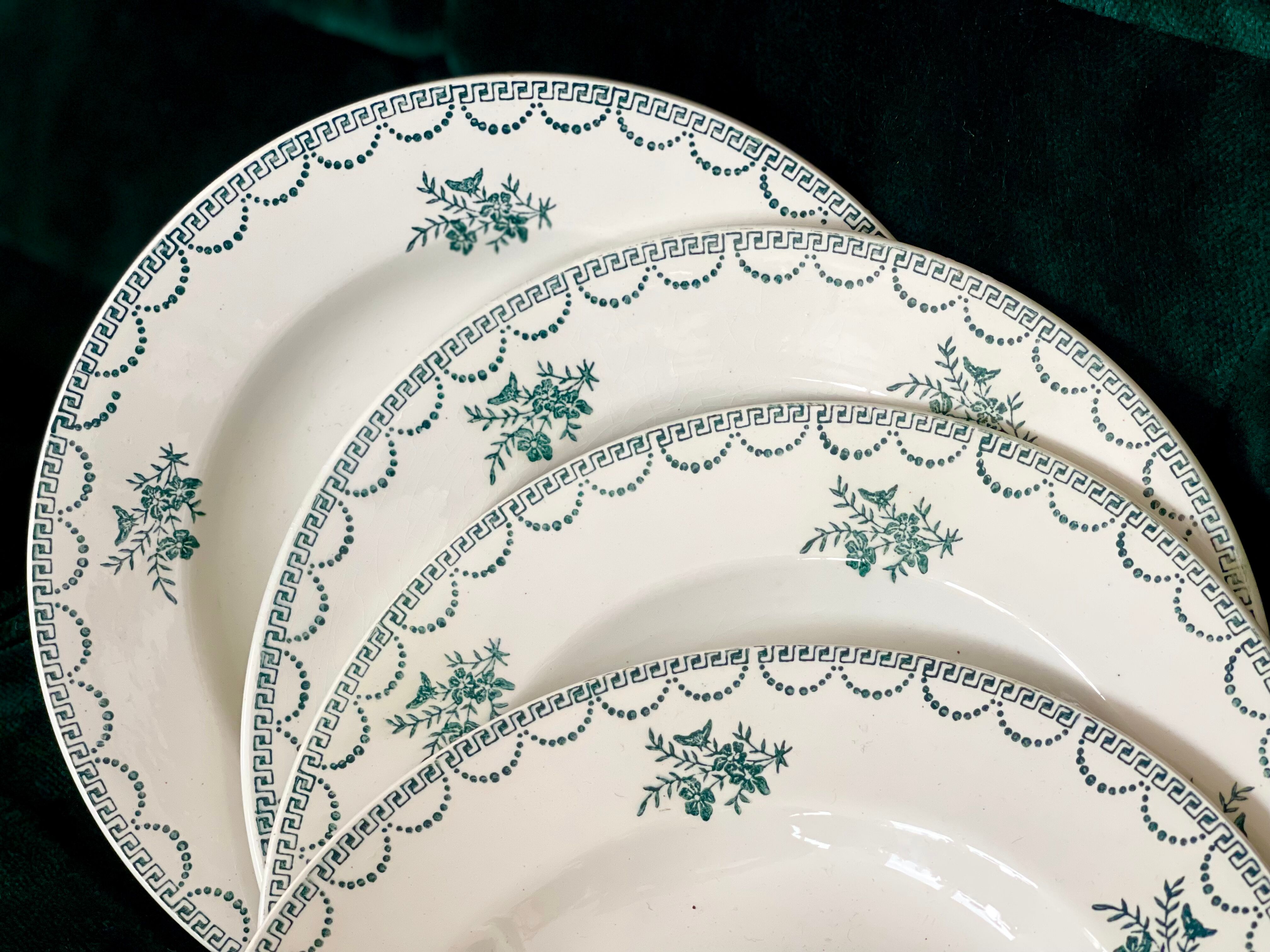 4 assiettes creuses St Amand terre de fer