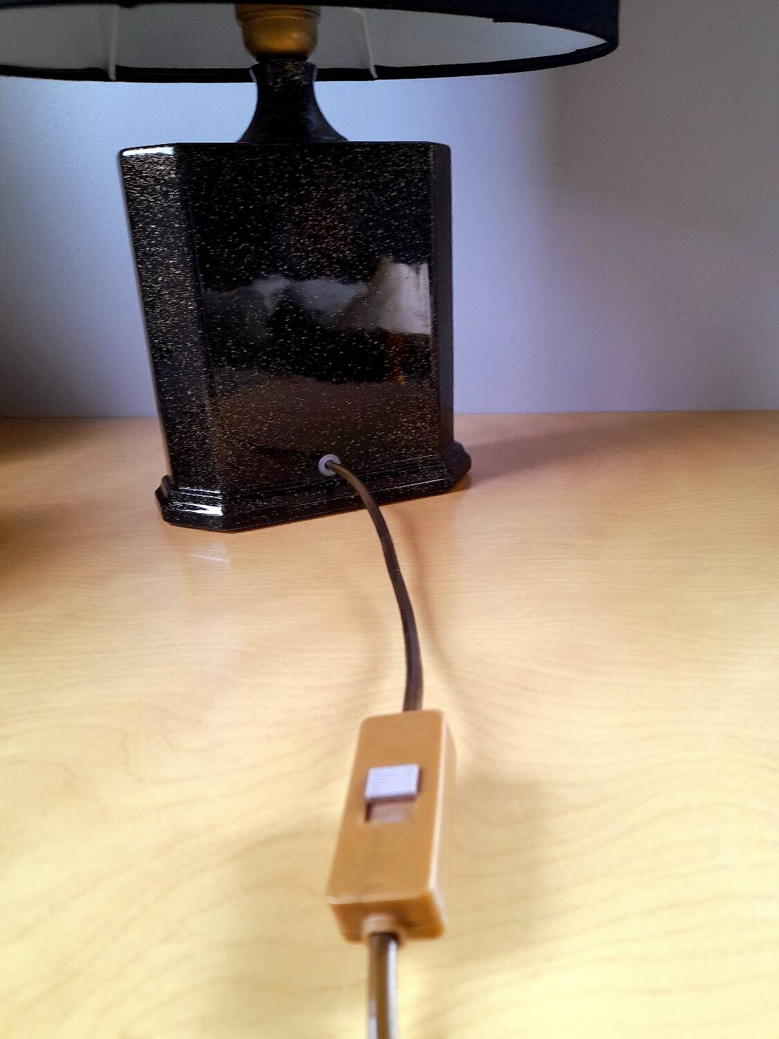 Lampe en céramique noir et or ,1980.