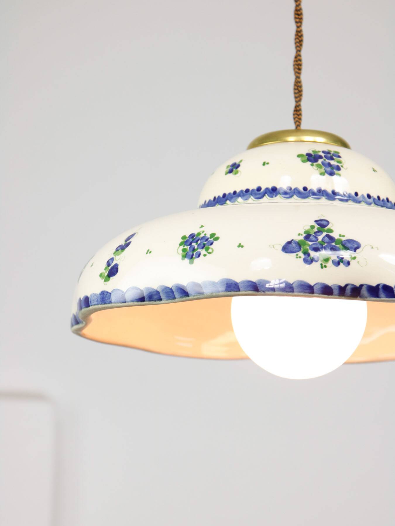 Lampe pendentive vintage en céramique et laiton faite à la main