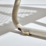 Chaise pliante en métal blanc