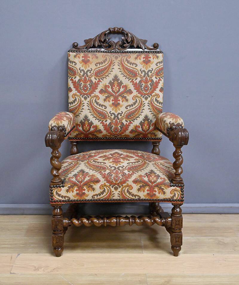 Ornamental armchair in oak, Louis XIII style – Early 20th century