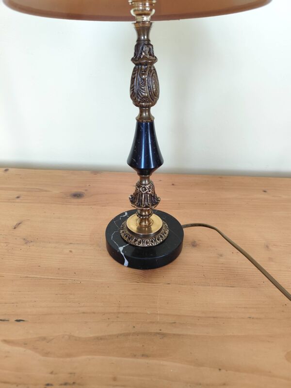 Pied de lampe de table bougeoir en  laiton ciselé et pied en marbre