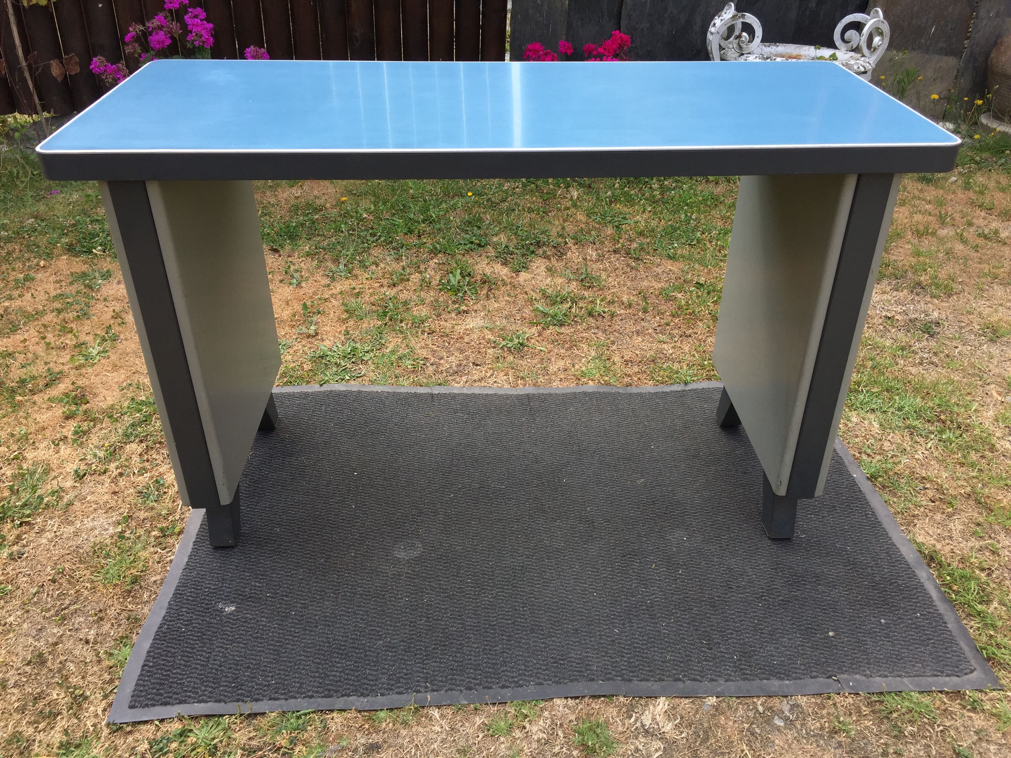 Modernist industrial and vintage console table in Stafor brand metal