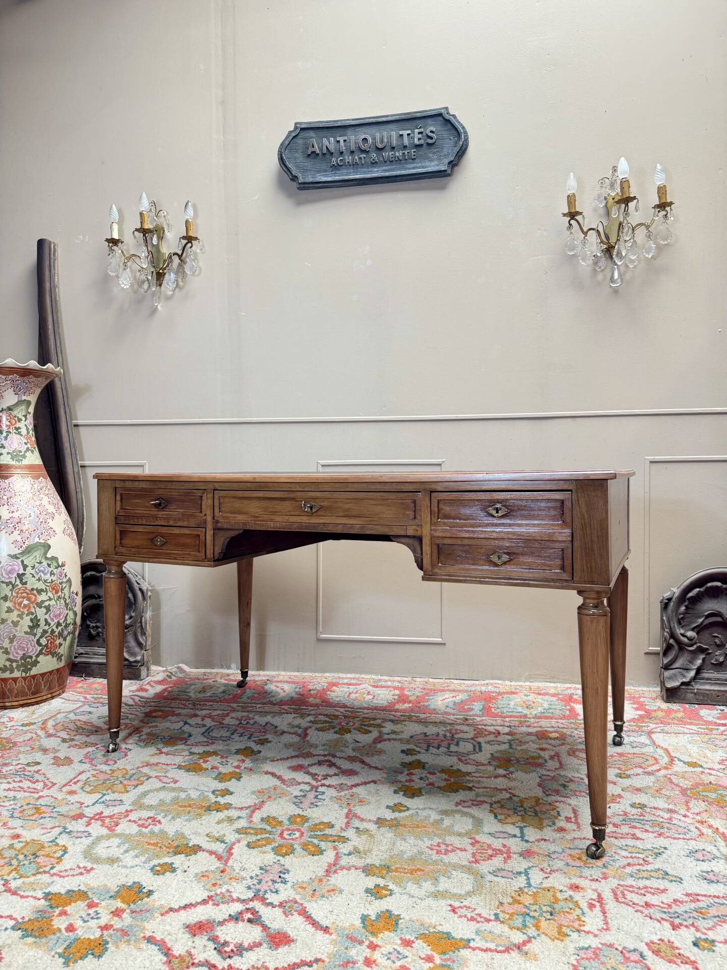 Walnut desk in Directoire style, 19th century.