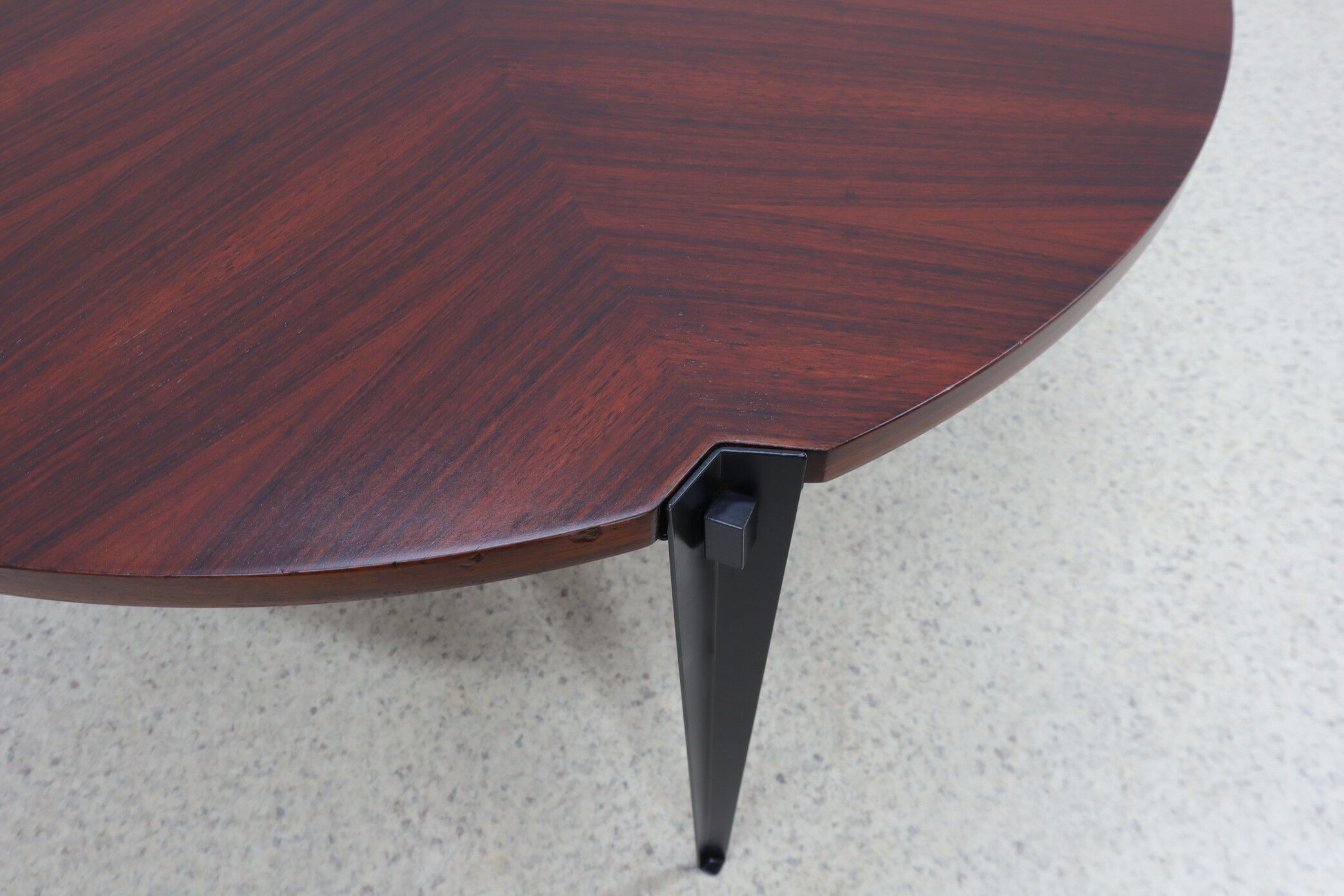 Osvaldo Borsani T61 round coffee table Tecno 1950s