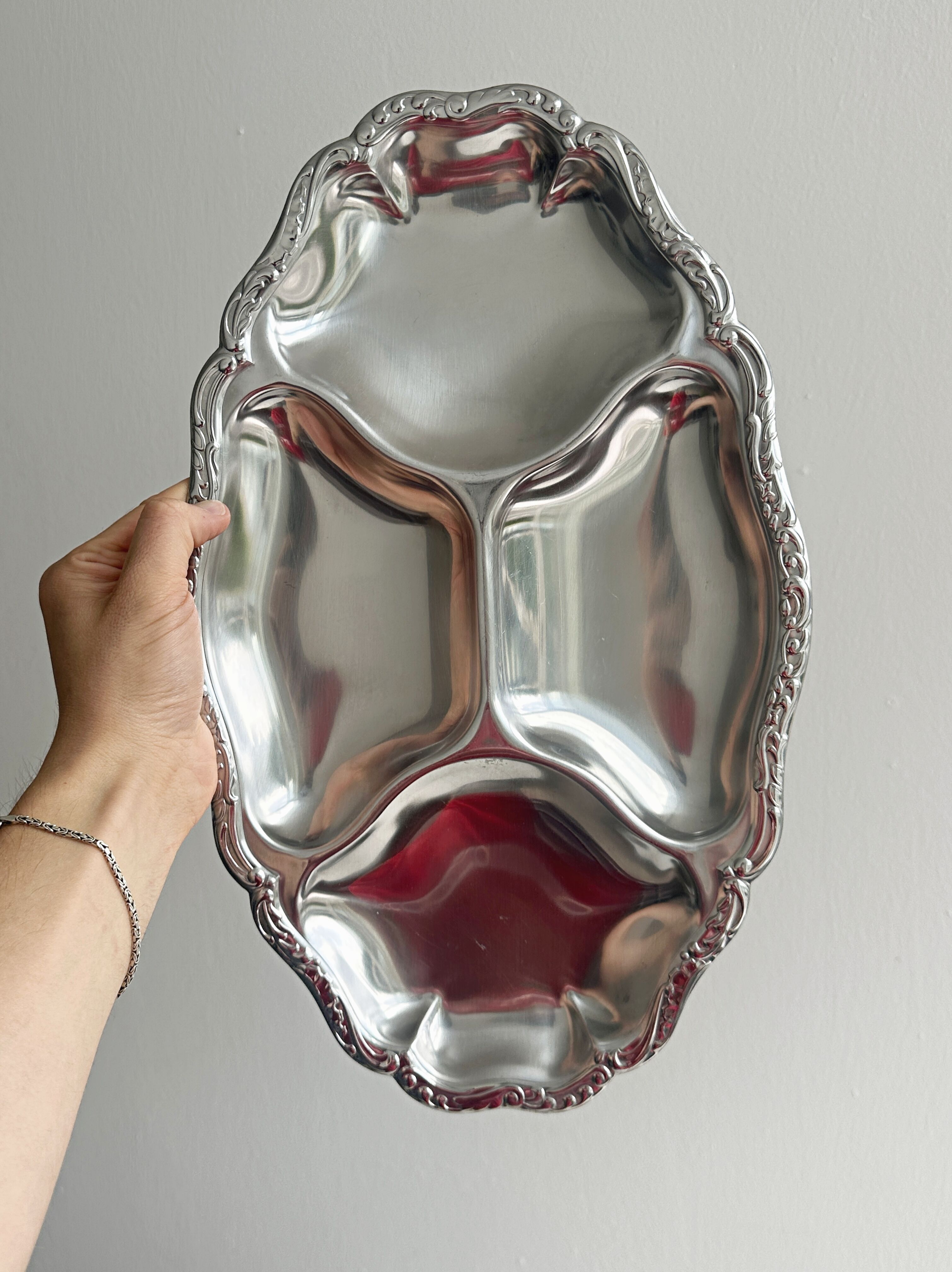 Serving dish with 4 compartments