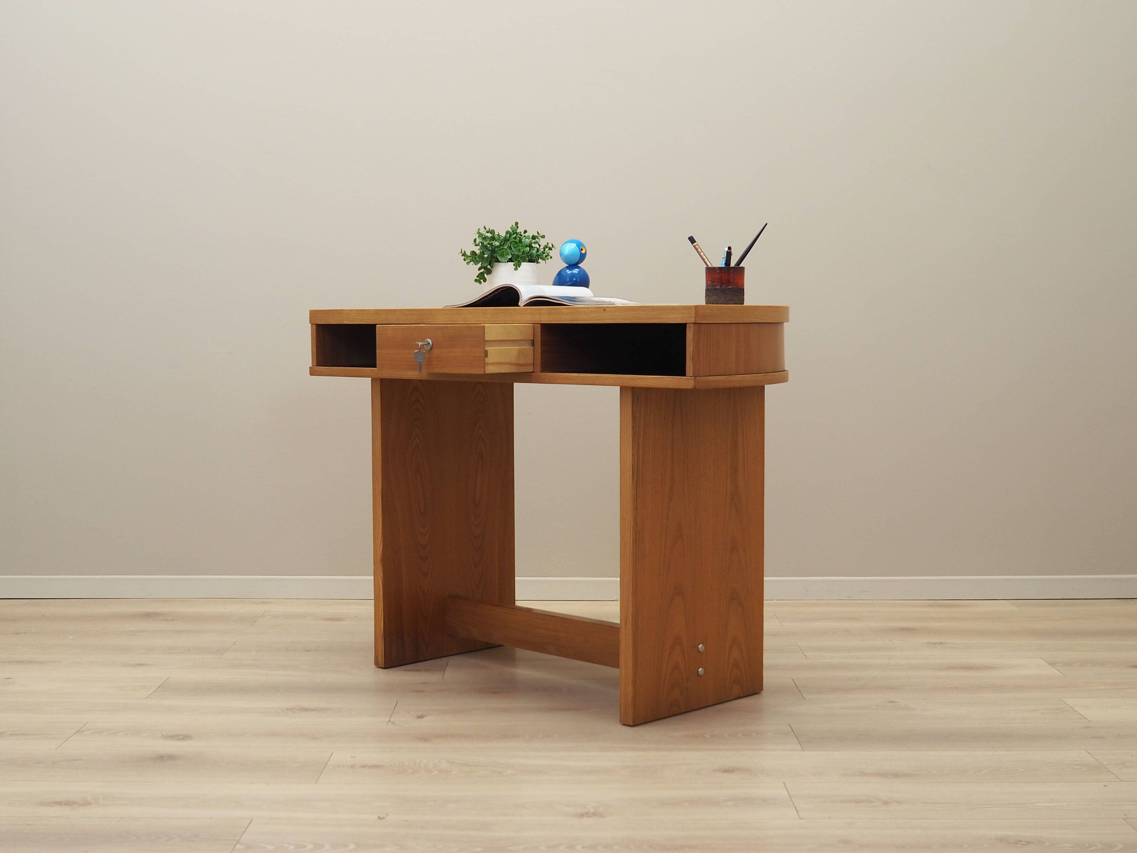 Oak desk, Italian design, 1970s, production: Italy