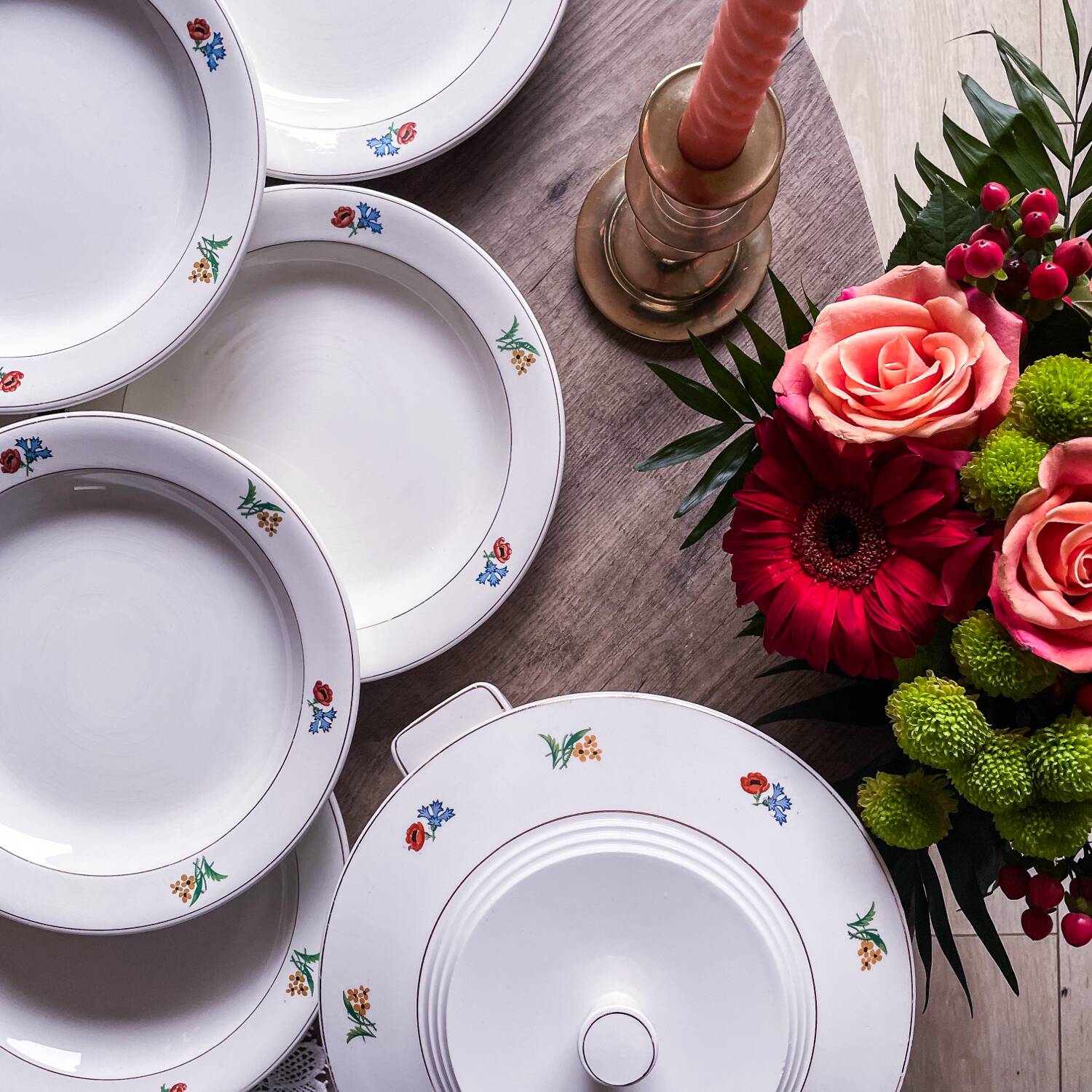 Gien flower service: 6 plates + 1 tureen