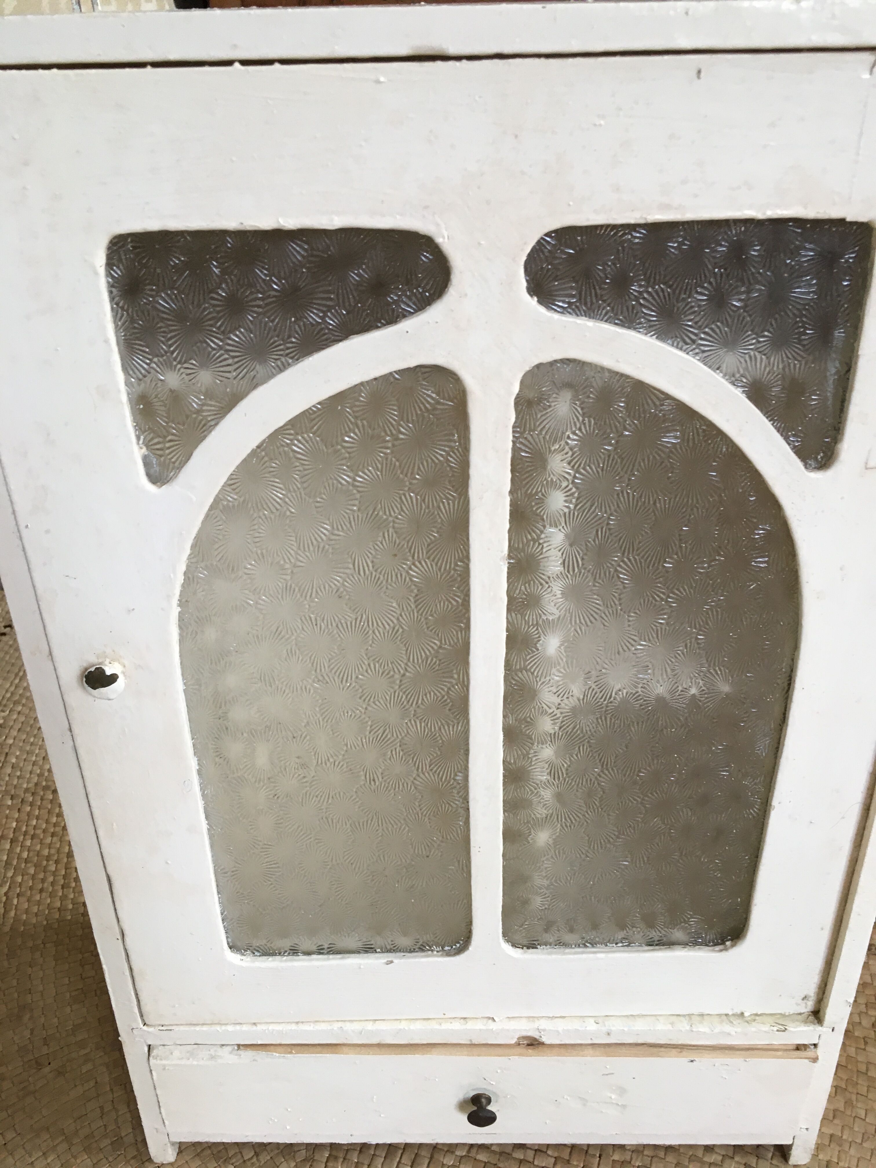 Pharmacy cabinet