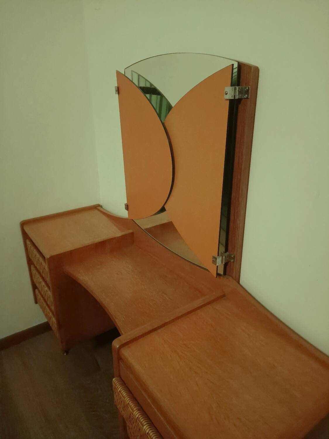Triptych dressing table
