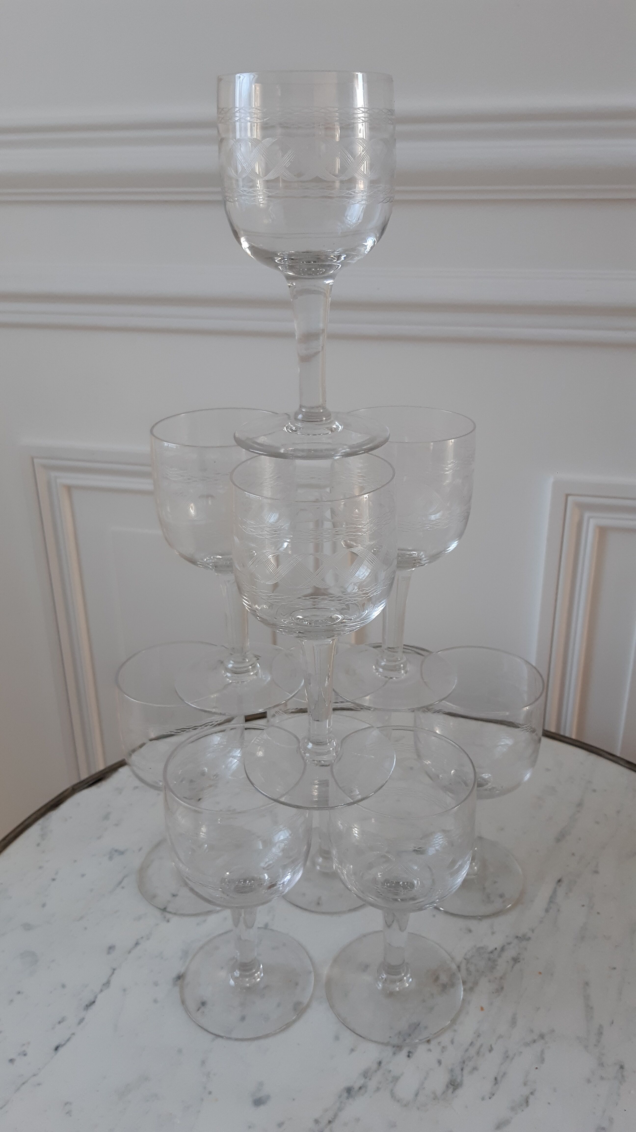 Set of 9 crystal wine glasses engraved early twentieth century