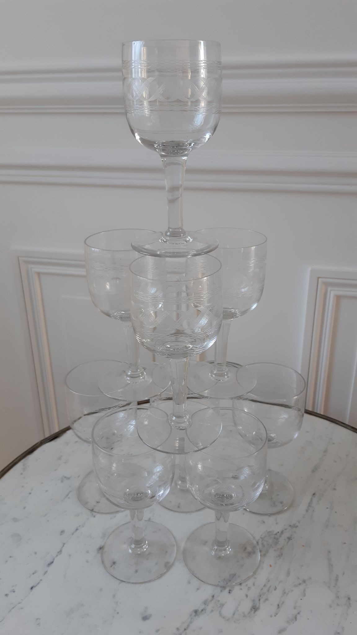 Set of 9 crystal wine glasses engraved early twentieth century