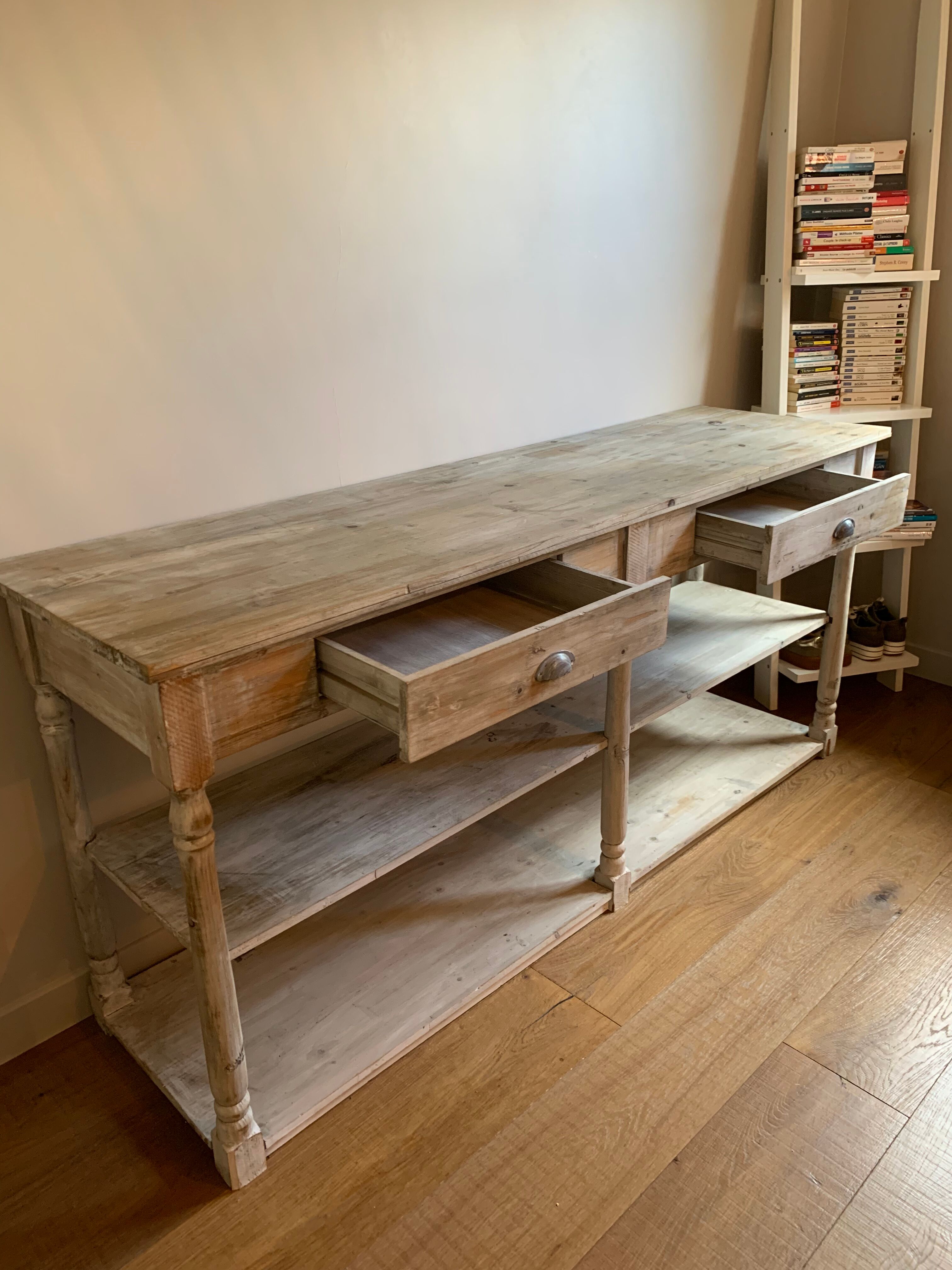 Console in lacquered wood