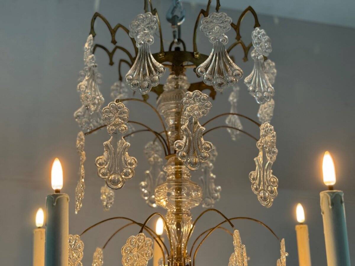 Gilt bronze cage chandelier decorated with glass pendants in the shape of peacock feathers circa 1800