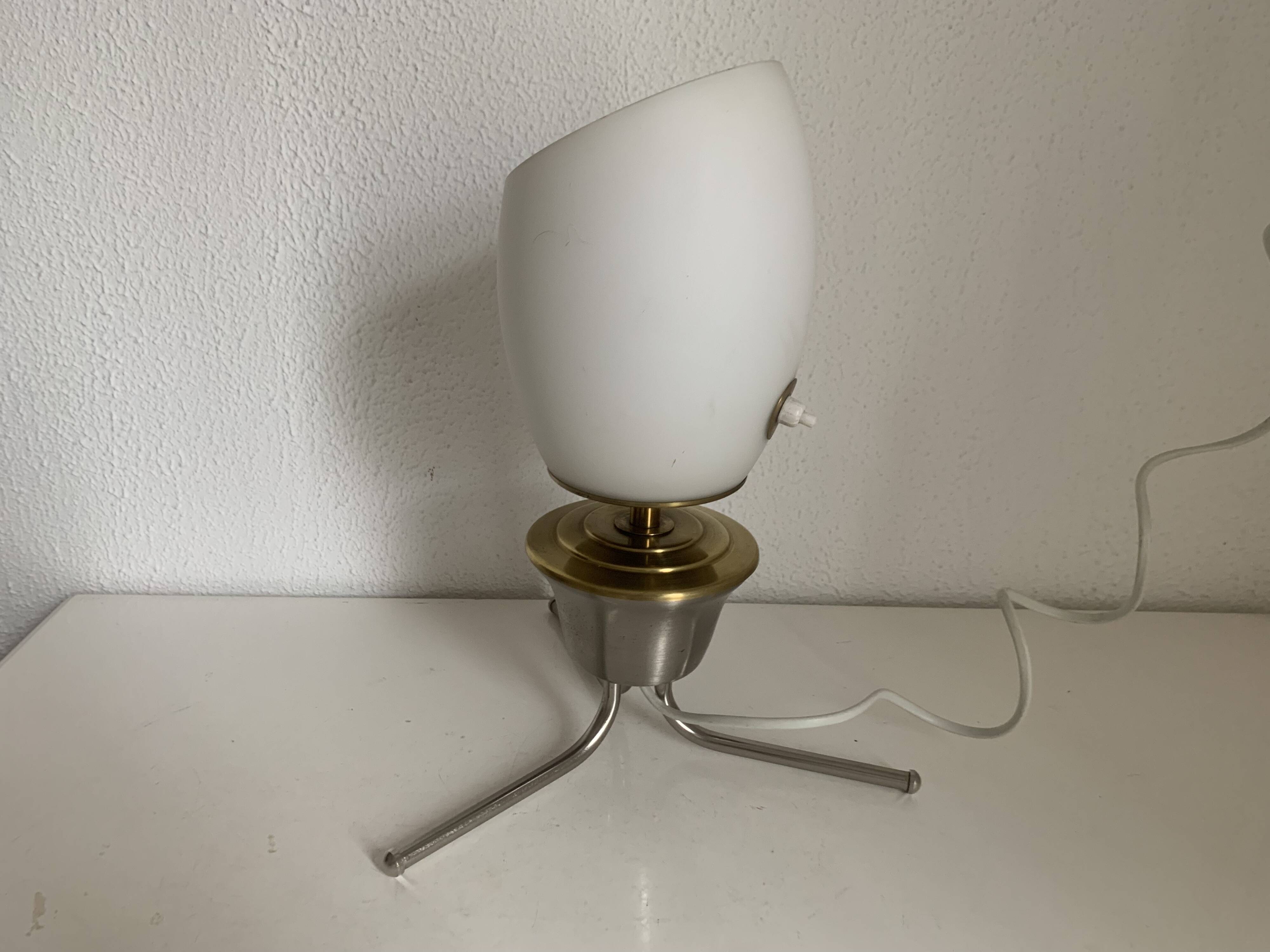 Vintage 1960 opaline tripod lamp mid century design - 34 cm