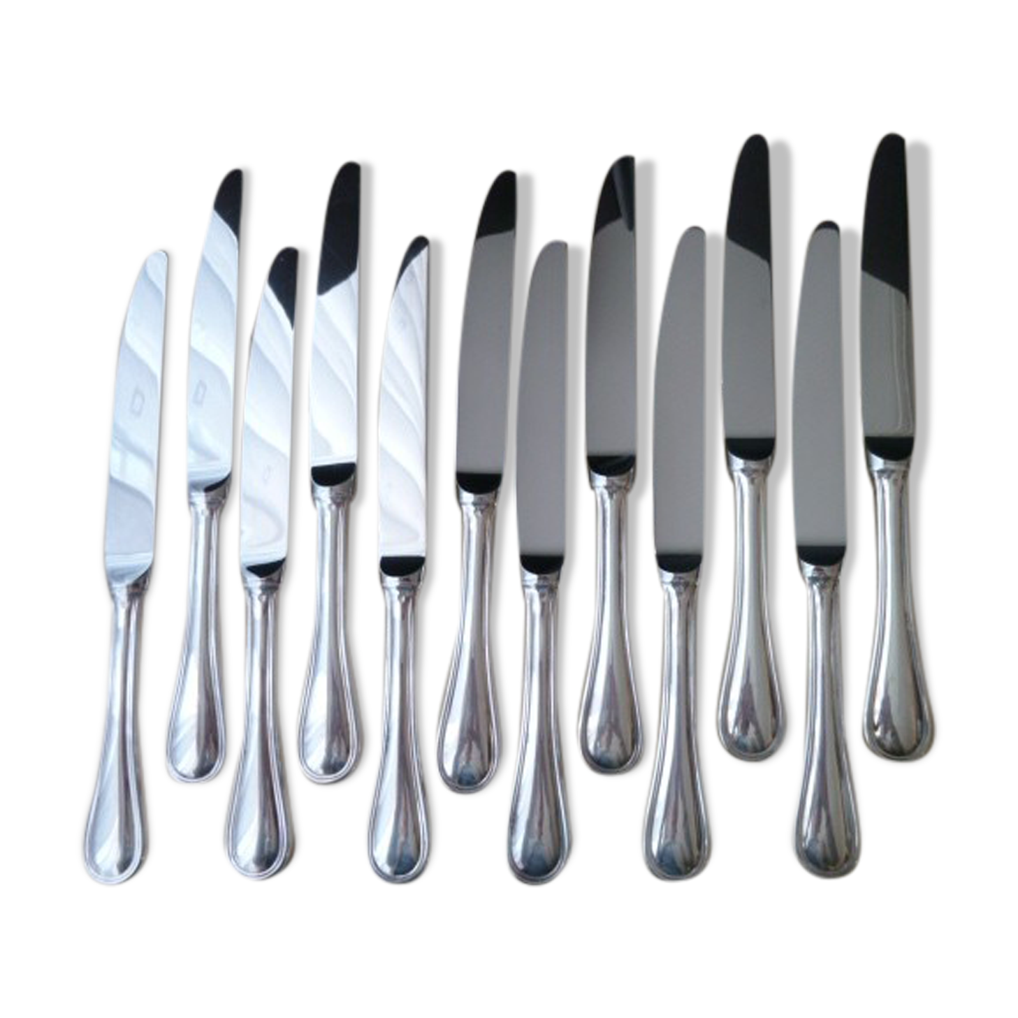 Box of 12 table knives in stainless steel and silver metal
