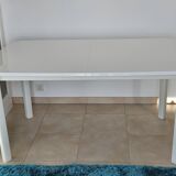 Glossy white table for dining room with white metal legs, in very good condition.